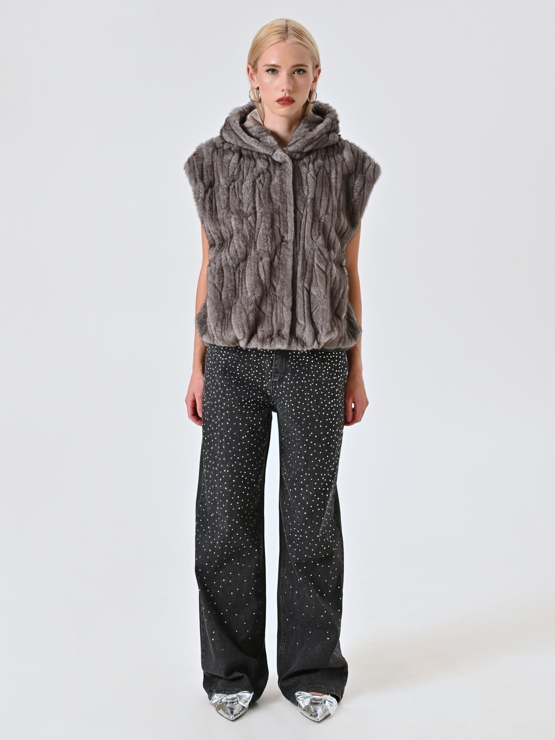 Cappotto Ampio Smanicato Con Cappuccio In Pelliccia Sintetica Rinascimento