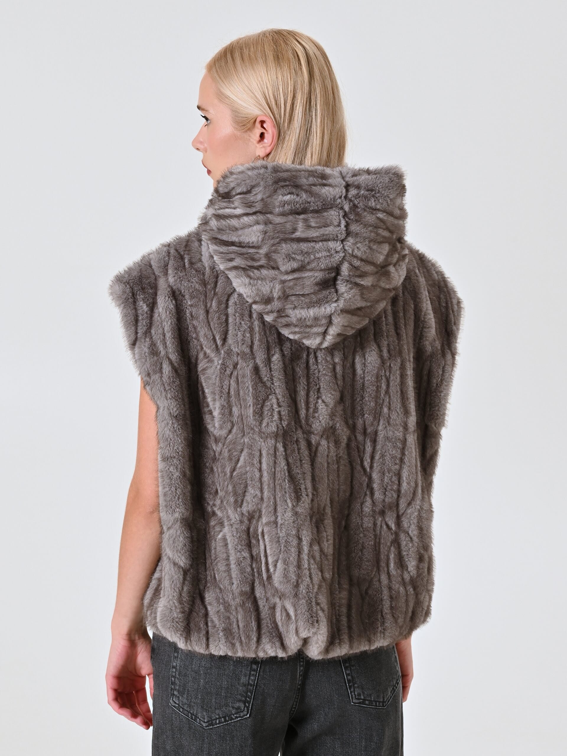 Cappotto Ampio Smanicato Con Cappuccio In Pelliccia Sintetica Rinascimento