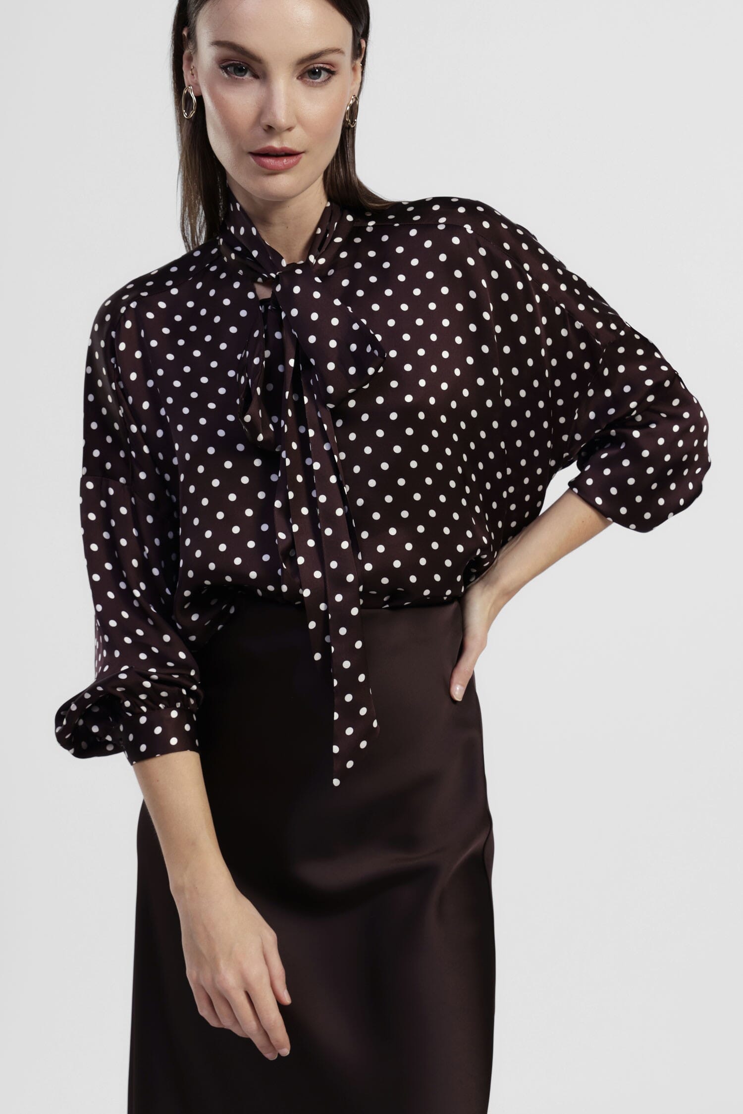 Chemise à pois avec nœud et bas asymétrique Dixie