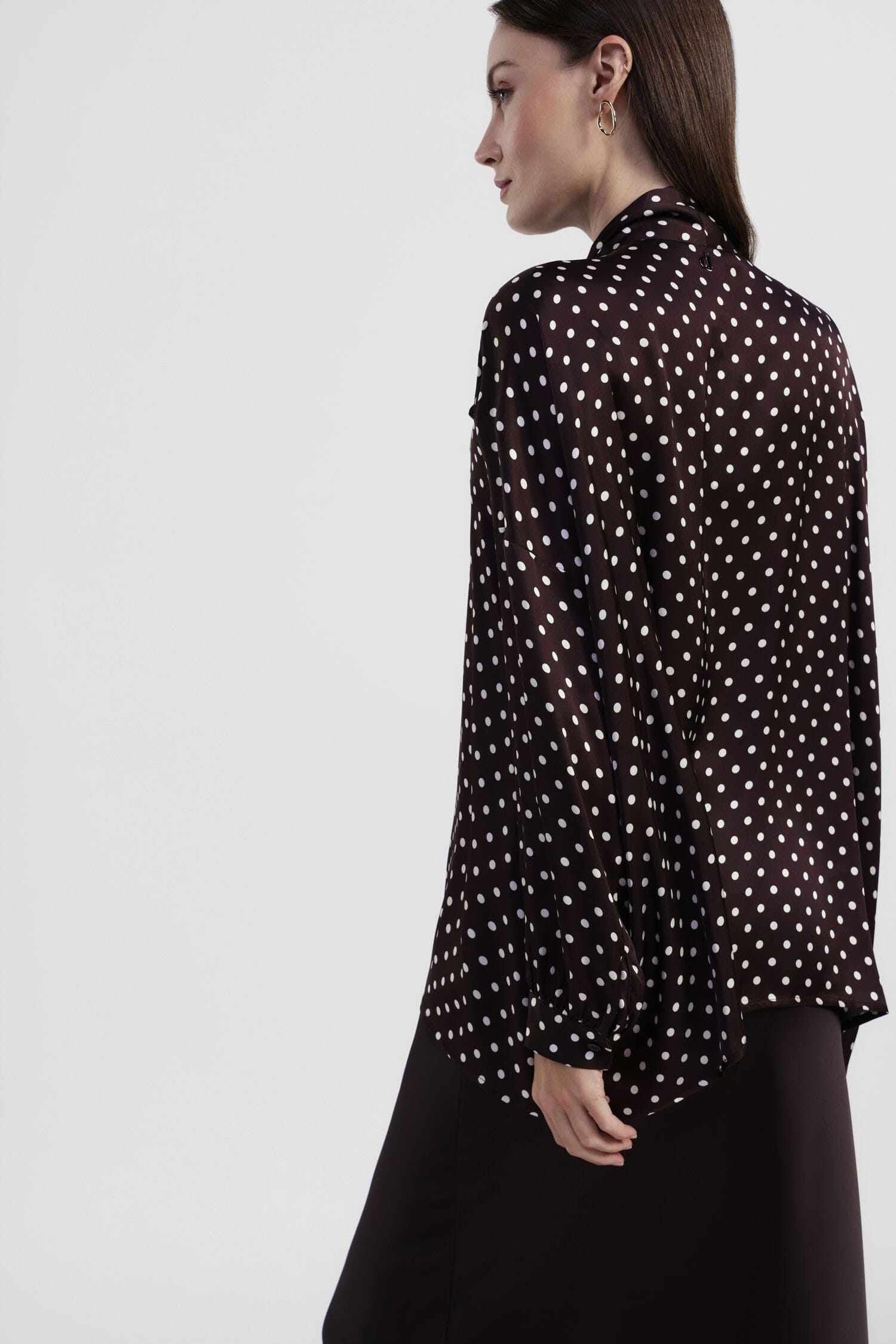 Chemise à pois avec nœud et bas asymétrique Dixie