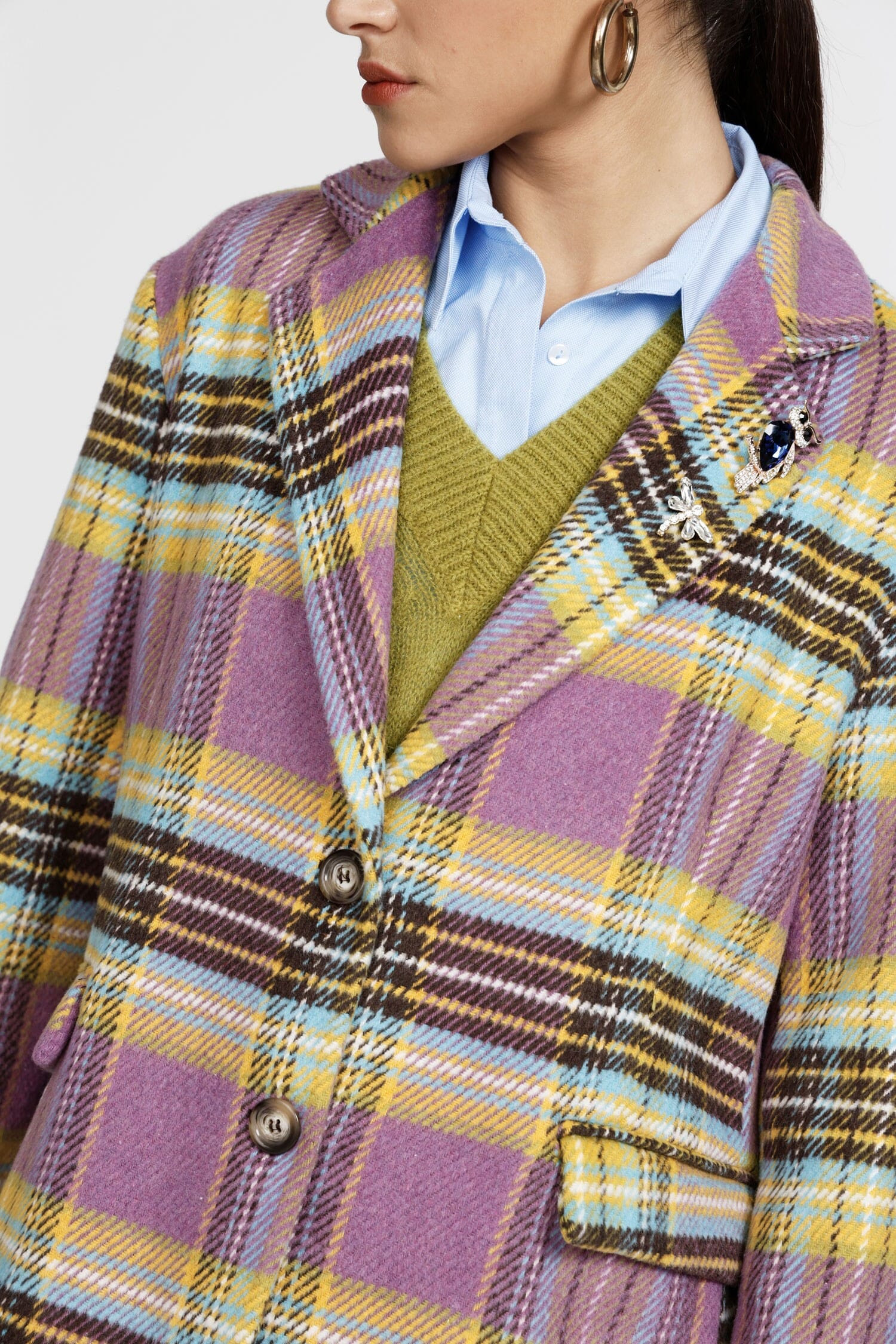 Blazer à carreaux avec poches sur le devant et épingle décorative Dixie