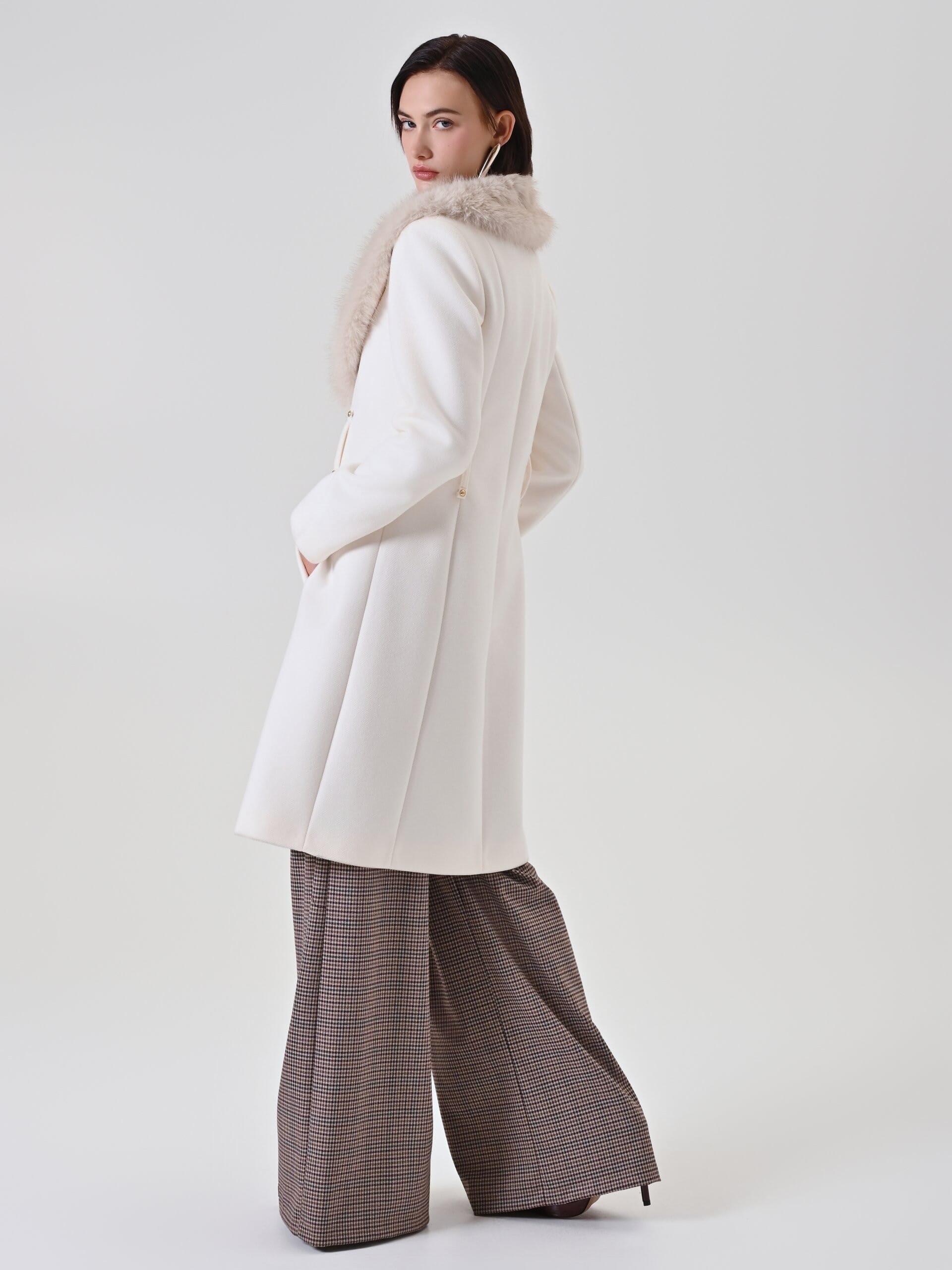 Cappotto Lungo Sfiancato In Velour Con Collo In Pelliccia Sintetica Removibile E Cintura In Similpelle Rinascimento