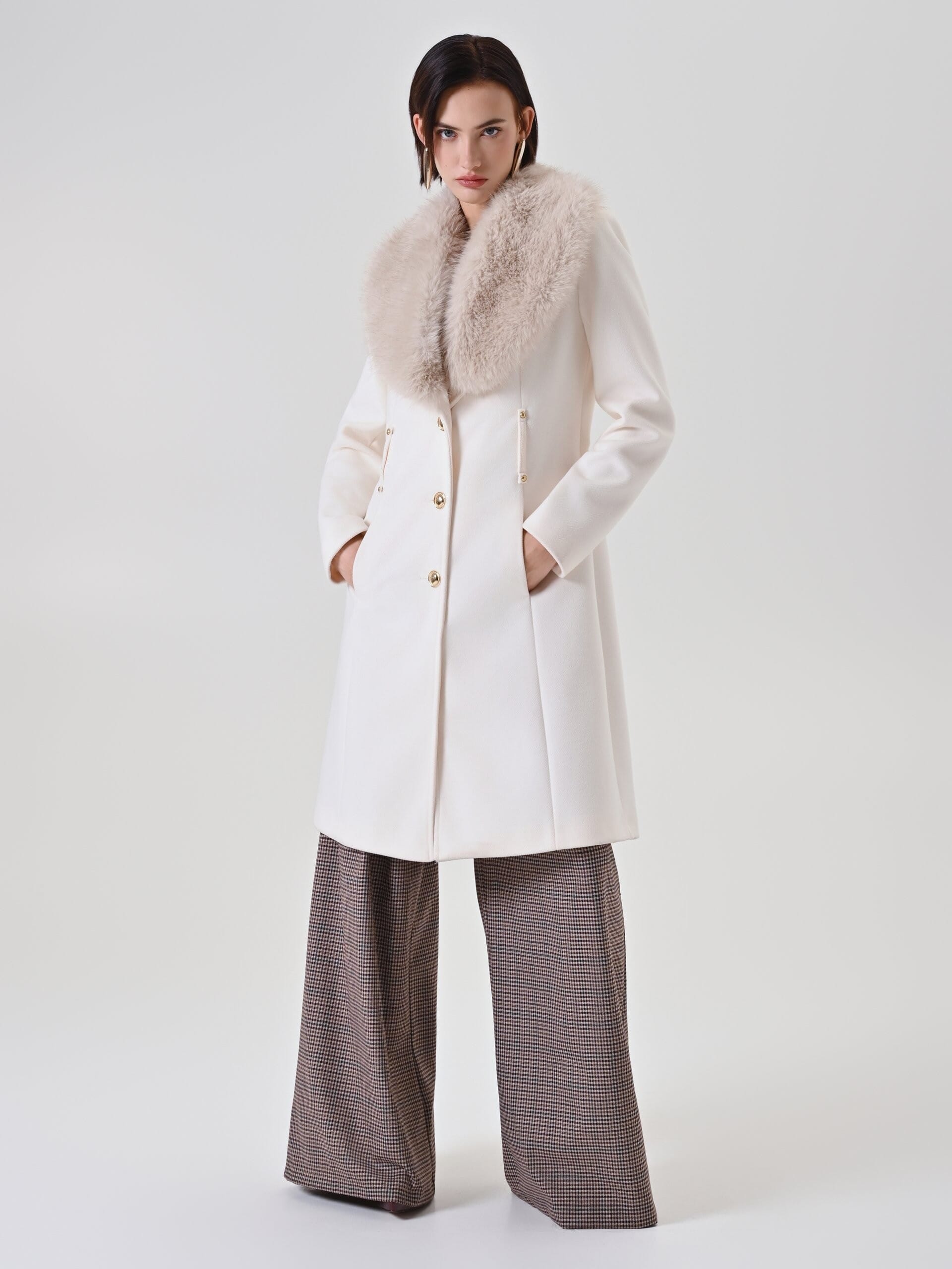 Cappotto Lungo Sfiancato In Velour Con Collo In Pelliccia Sintetica Removibile E Cintura In Similpelle Rinascimento