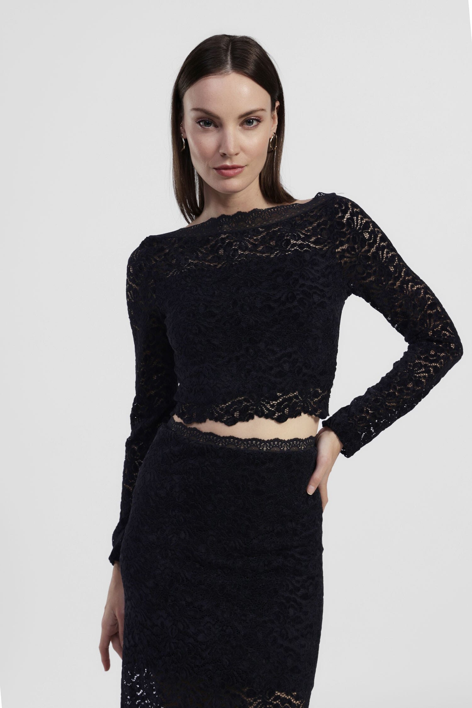 Top à manches longues en dentelle avec encolure large Dixie