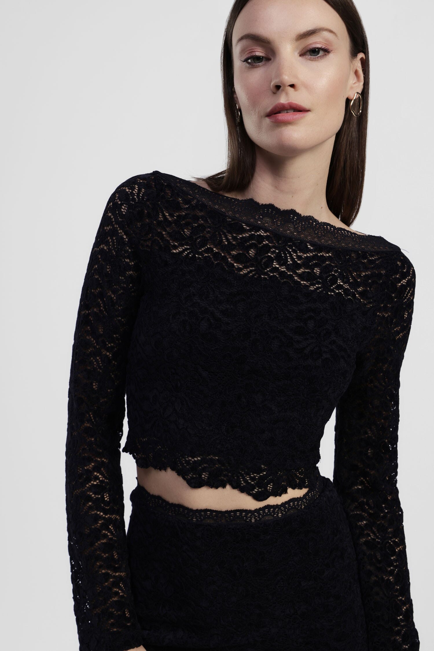 Top à manches longues en dentelle avec encolure large Dixie