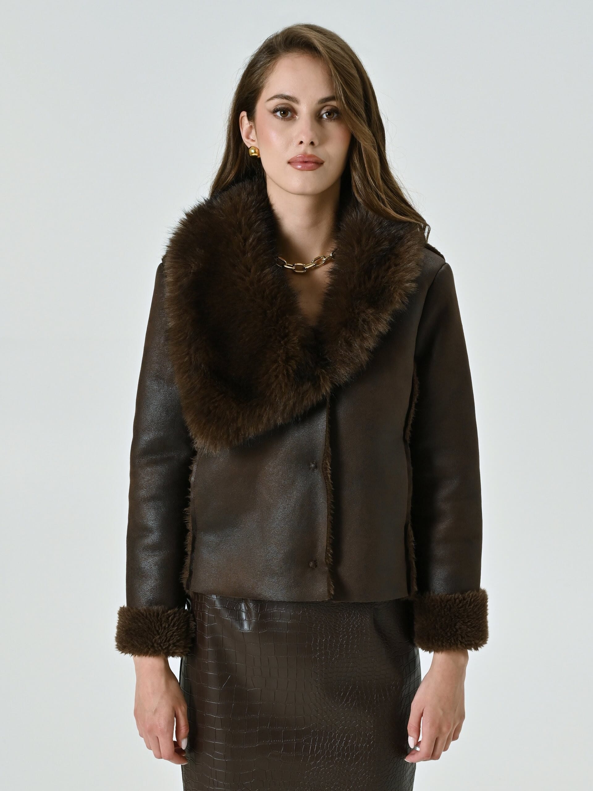 Cappotto Corto Simil Montone Con Collo E Polsini In Pelliccia Sintetica Rinascimento