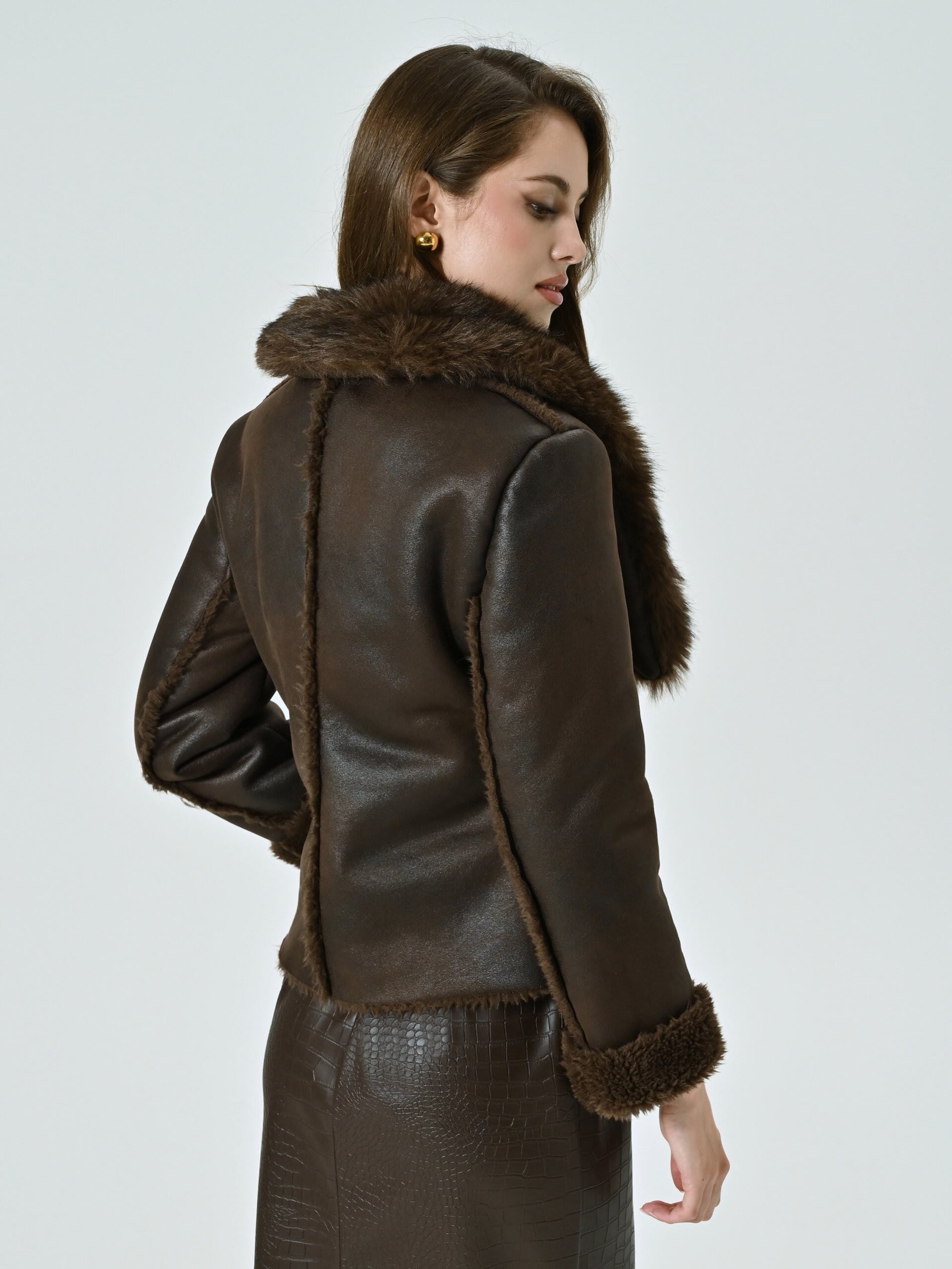 Cappotto Corto Simil Montone Con Collo E Polsini In Pelliccia Sintetica Rinascimento