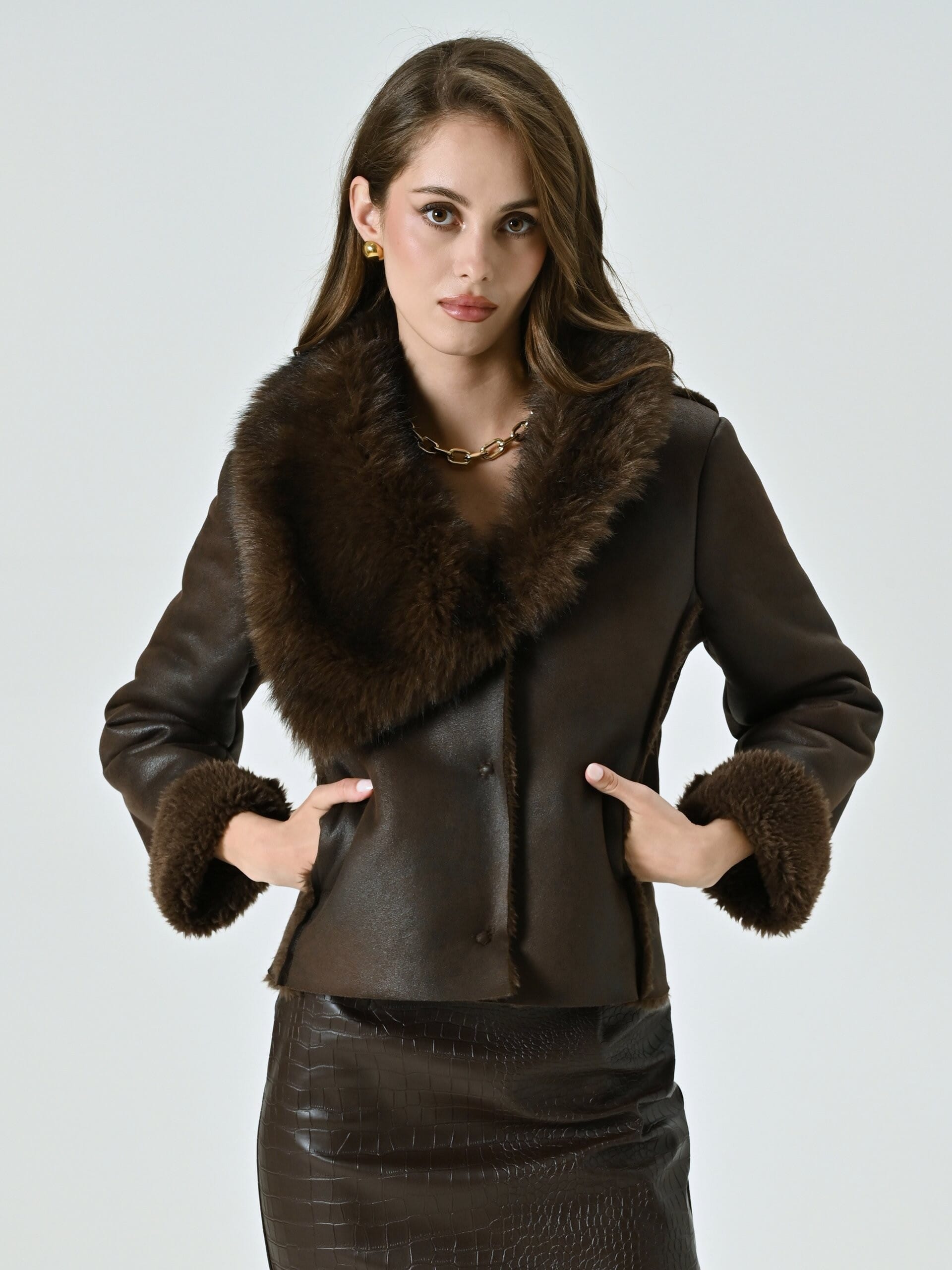 Cappotto Corto Simil Montone Con Collo E Polsini In Pelliccia Sintetica Rinascimento