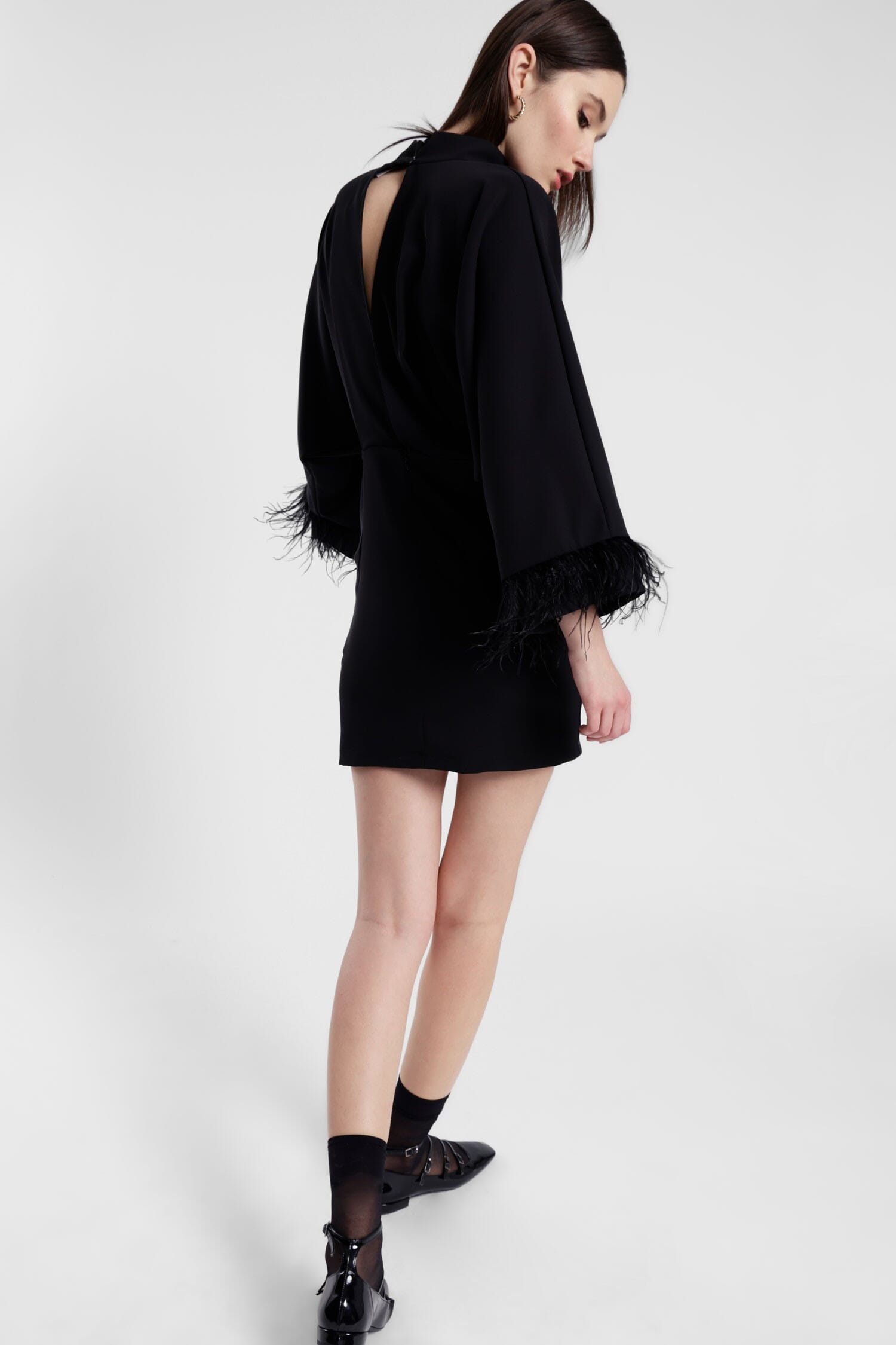 Abito Corto Con Maniche Ampie E Inserti Piumati Dixie