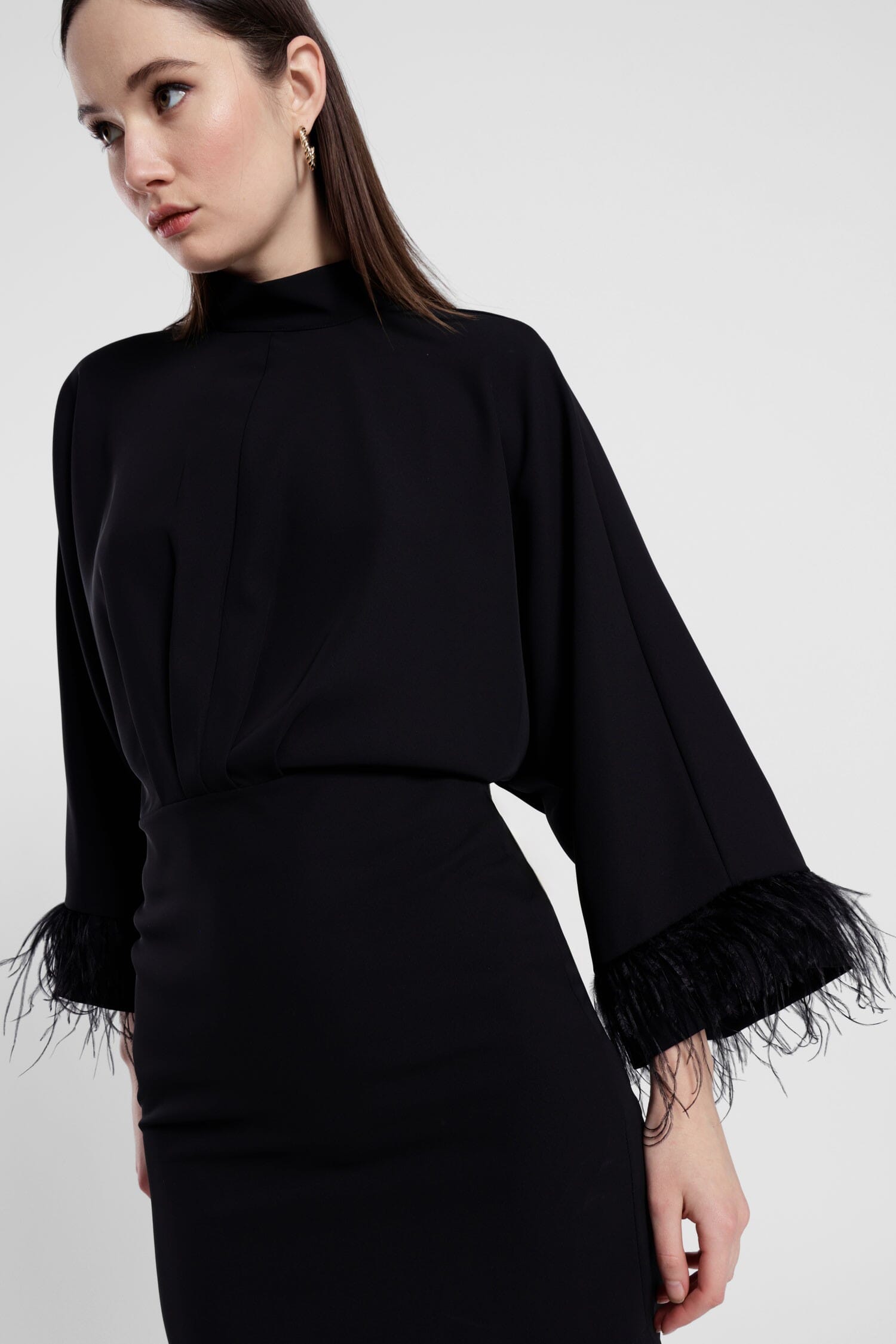 Abito Corto Con Maniche Ampie E Inserti Piumati Dixie