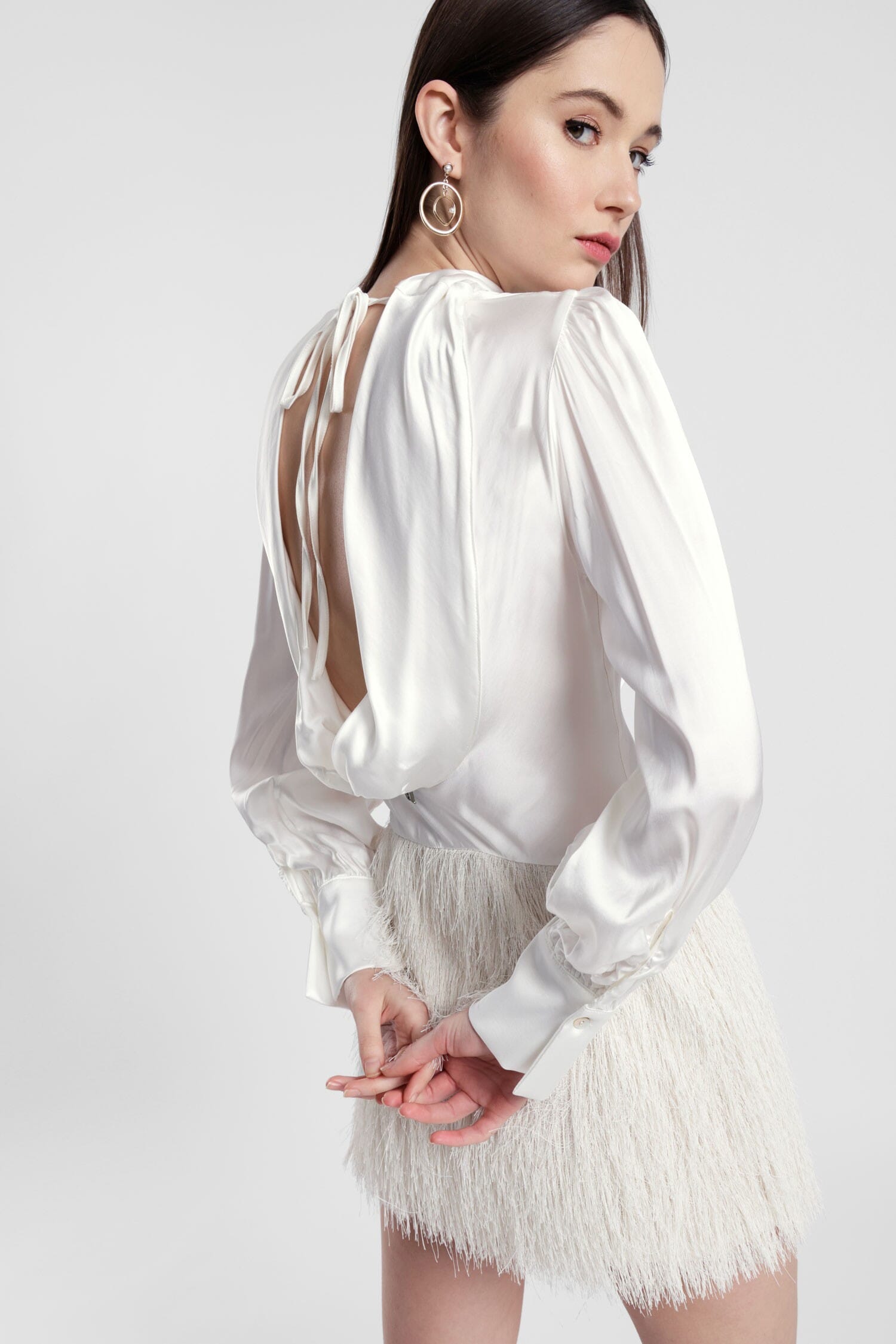 Abito Corto Con Maniche Lunghe E Balza Testo Dixie