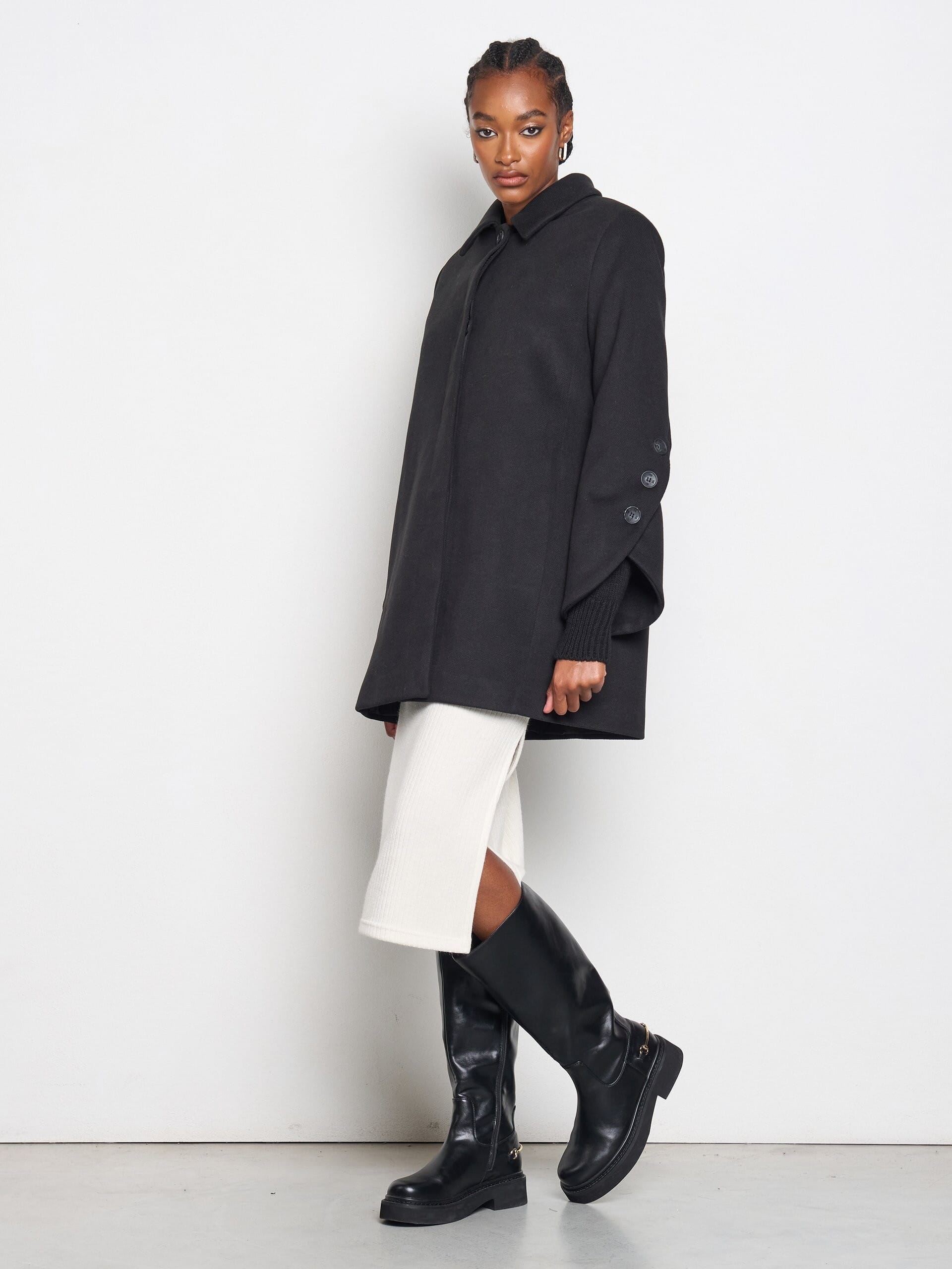 Manteau droit en velours moyen avec manches asymétriques boutons Rinascimento