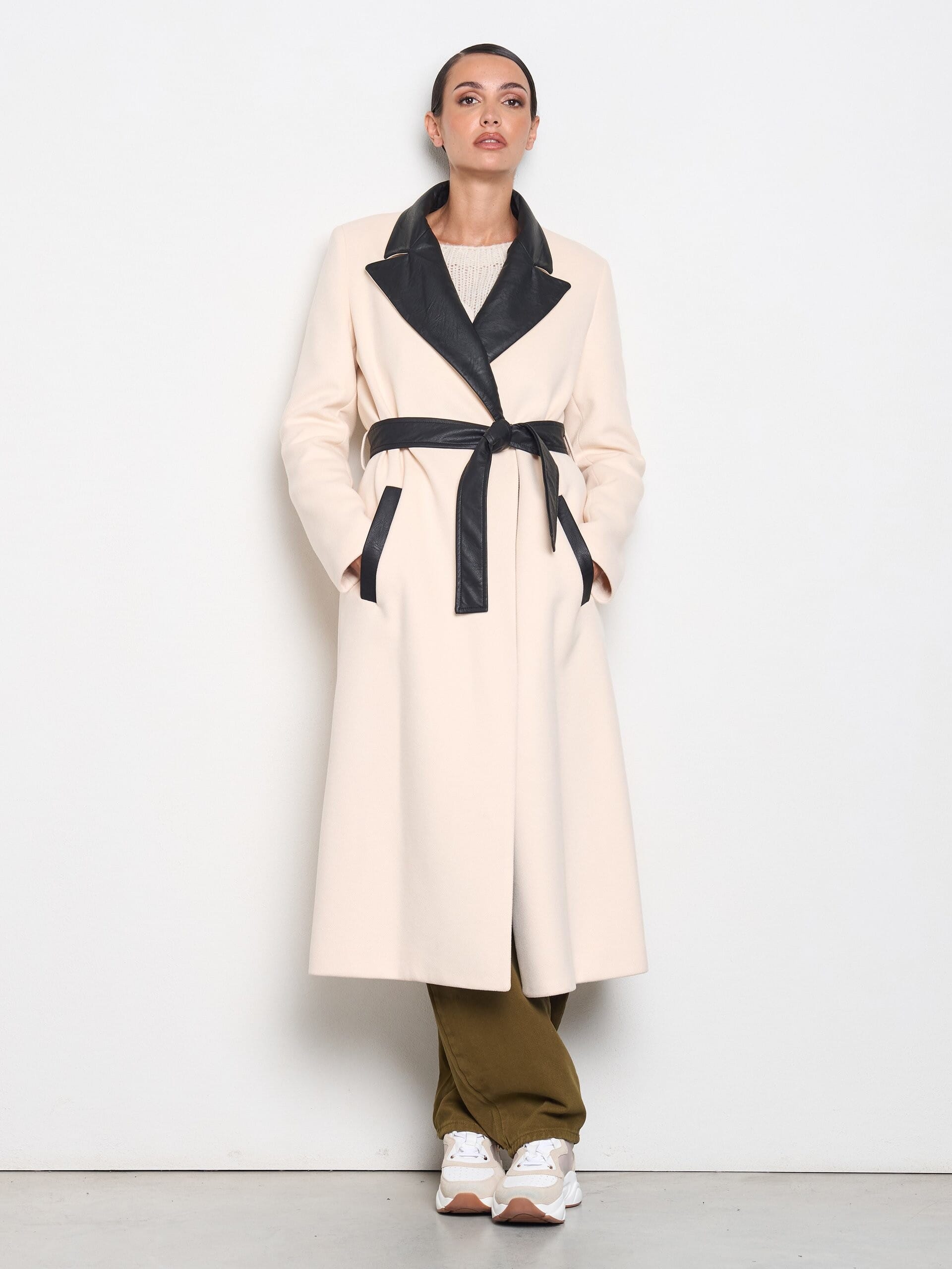 Cappotto Lungo In Velour Con Rever E Cintura In Similpelle Rinascimento