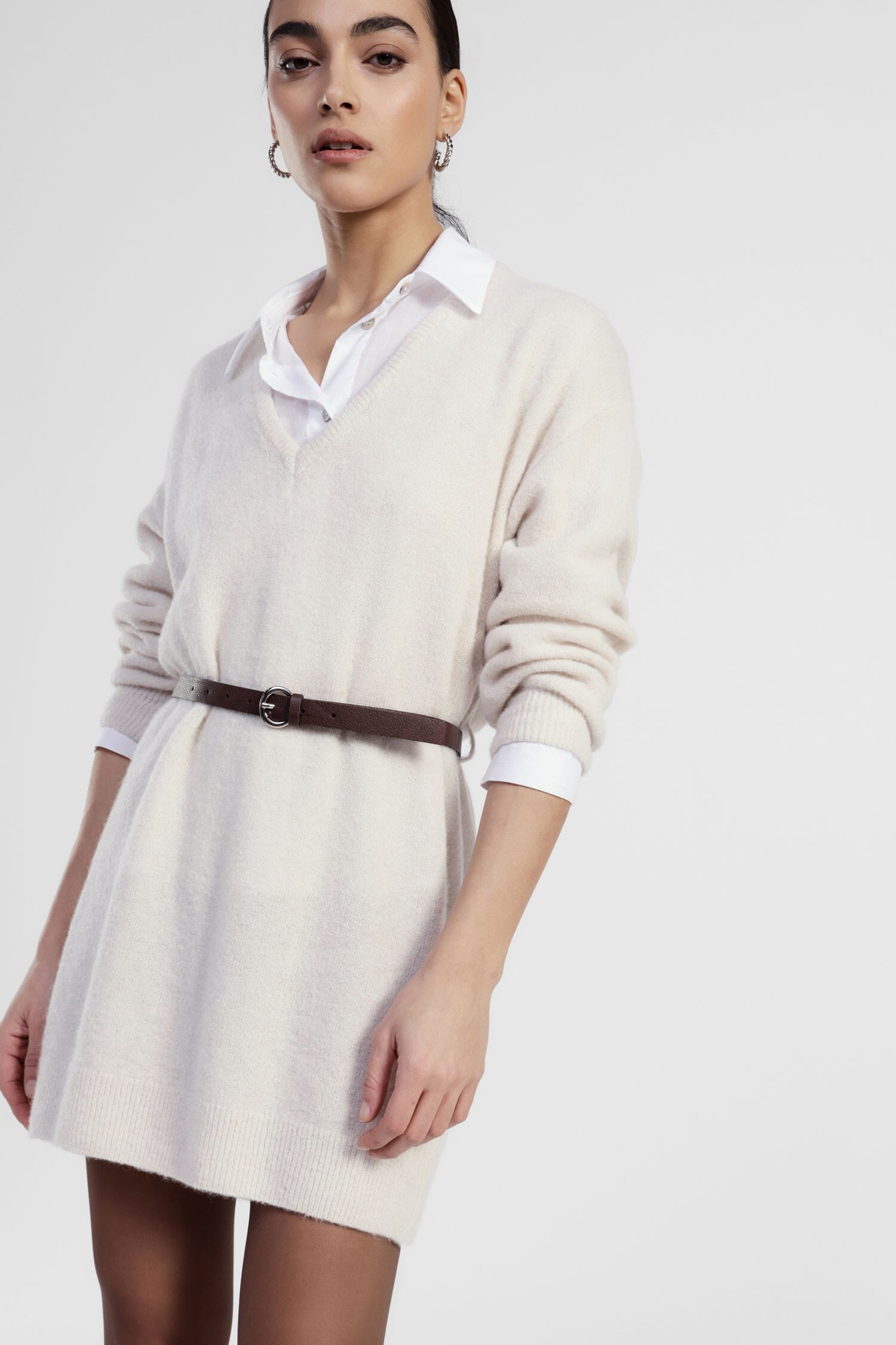 Robe courte avec ceinture et décolleté en V Dixie