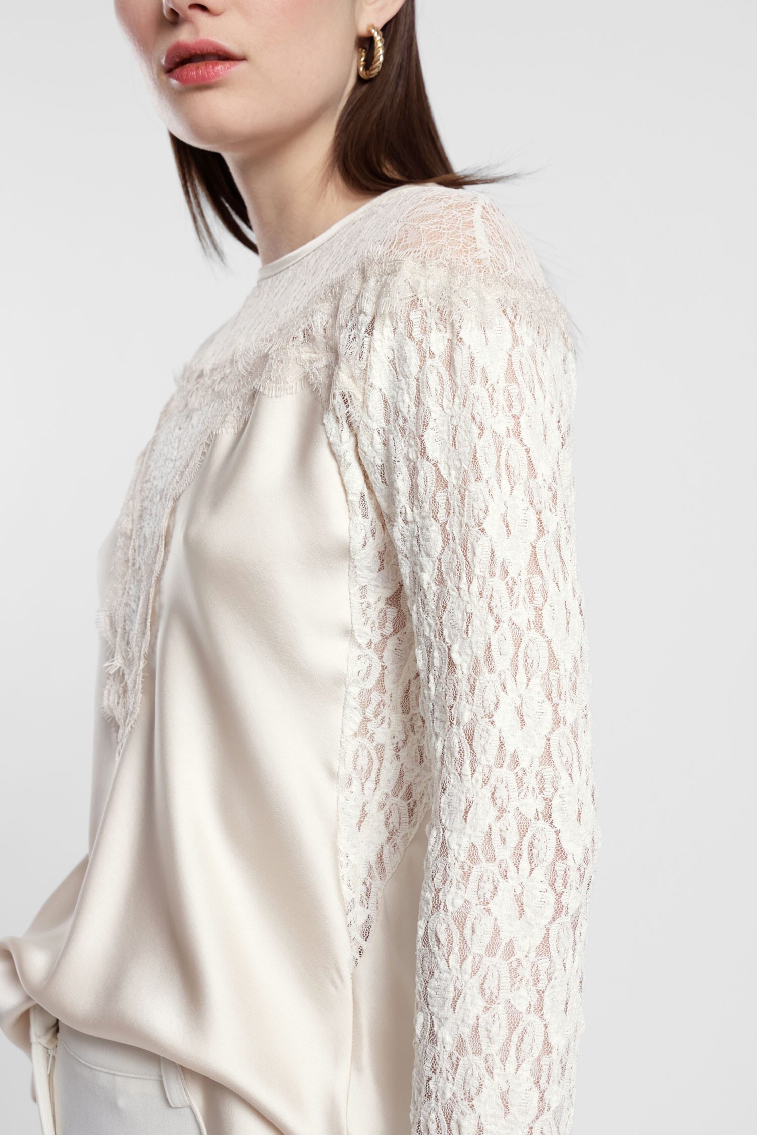 Blusa Con Maniche In Pizzo E Scollo Tondo Dixie