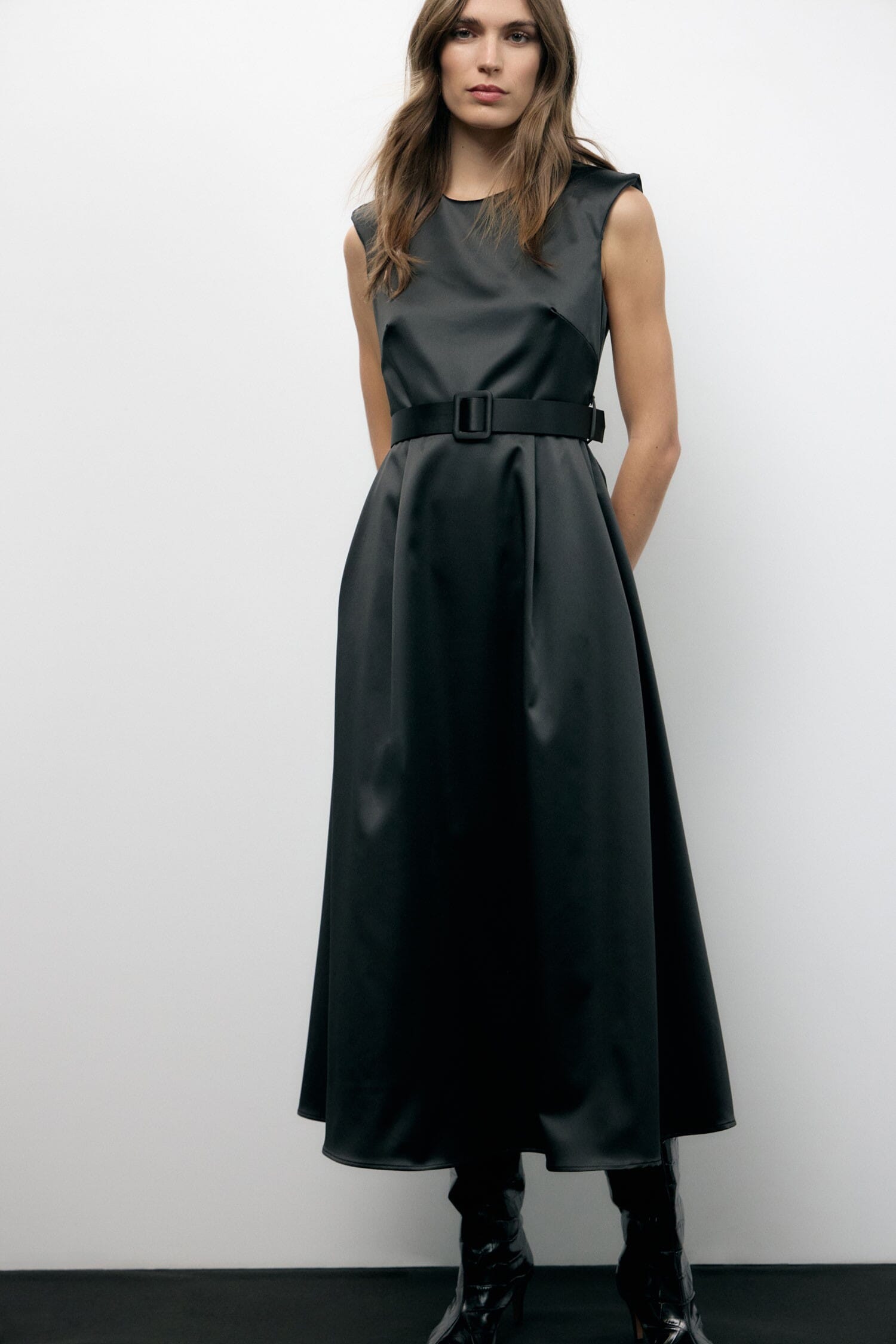 Abito Lungo Con Cintura E Taglio Svasato Dixie