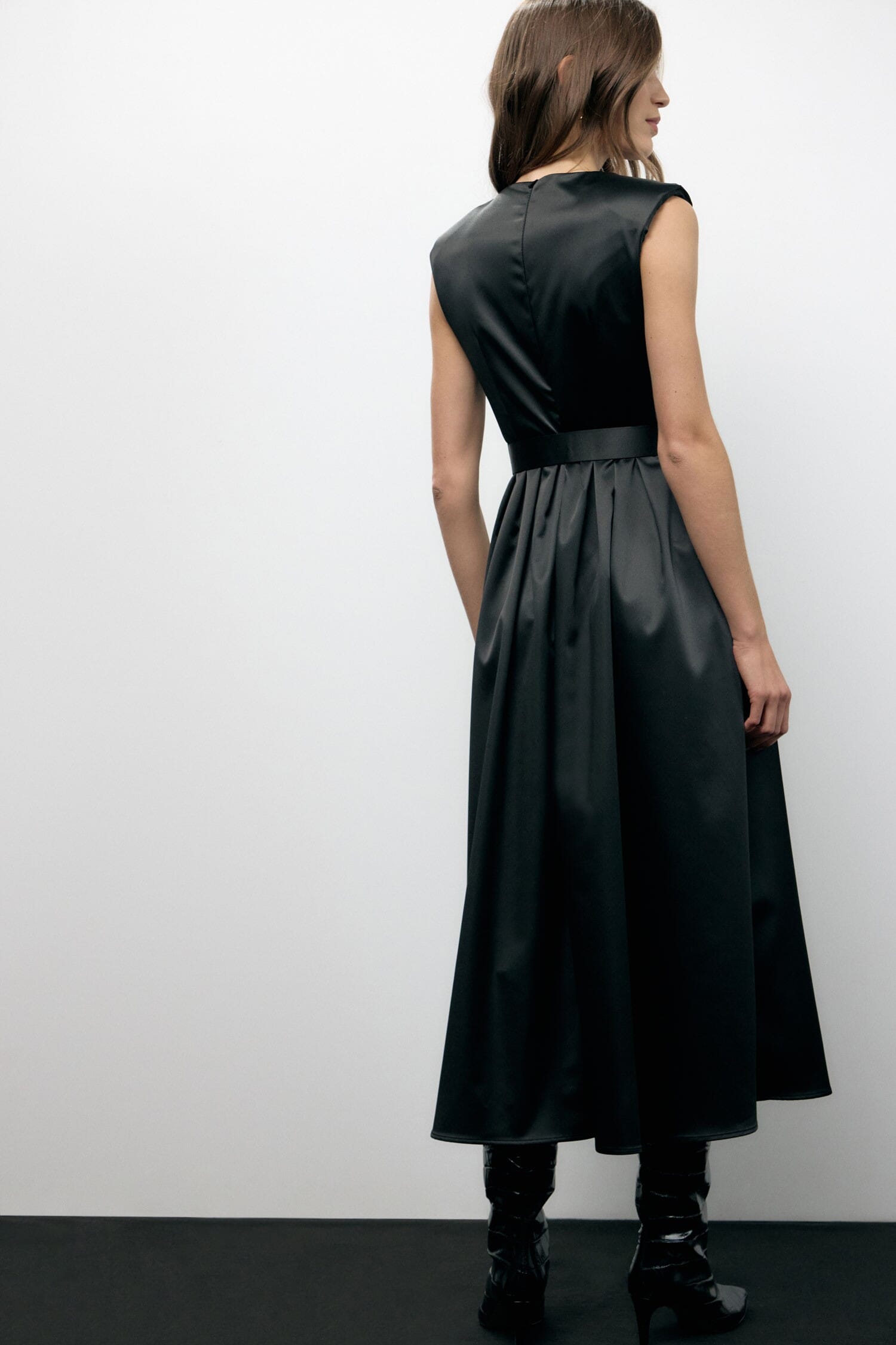 Abito Lungo Con Cintura E Taglio Svasato Dixie