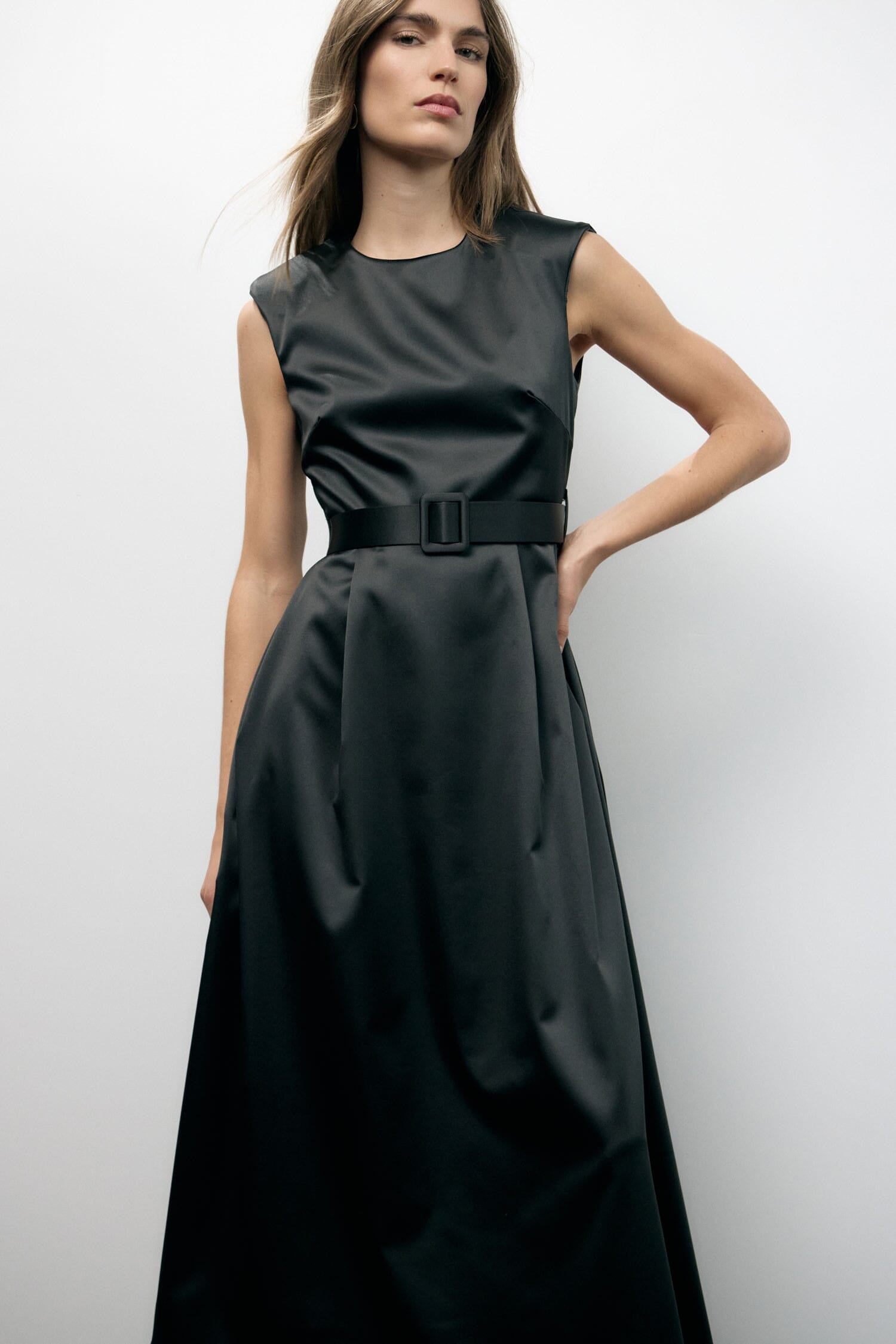 Abito Lungo Con Cintura E Taglio Svasato Dixie