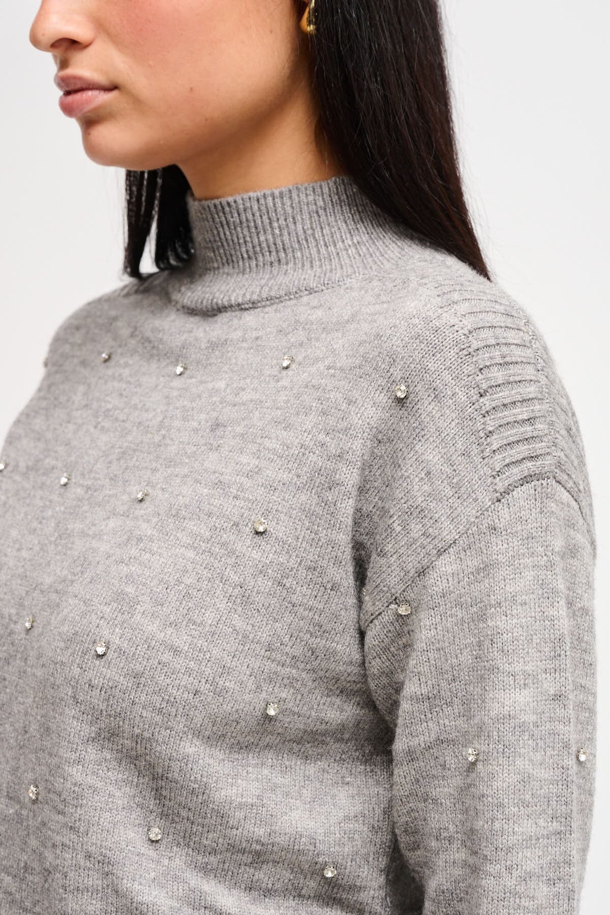 Maryley - Pull à col roulé orné d'appliqués ornés de bijoux