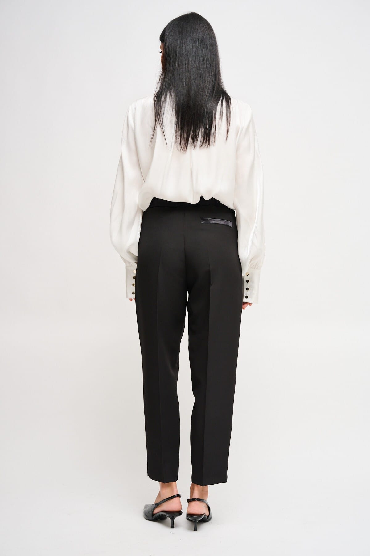 Pantaloni Carrot Con Dettagli In Raso Maryley