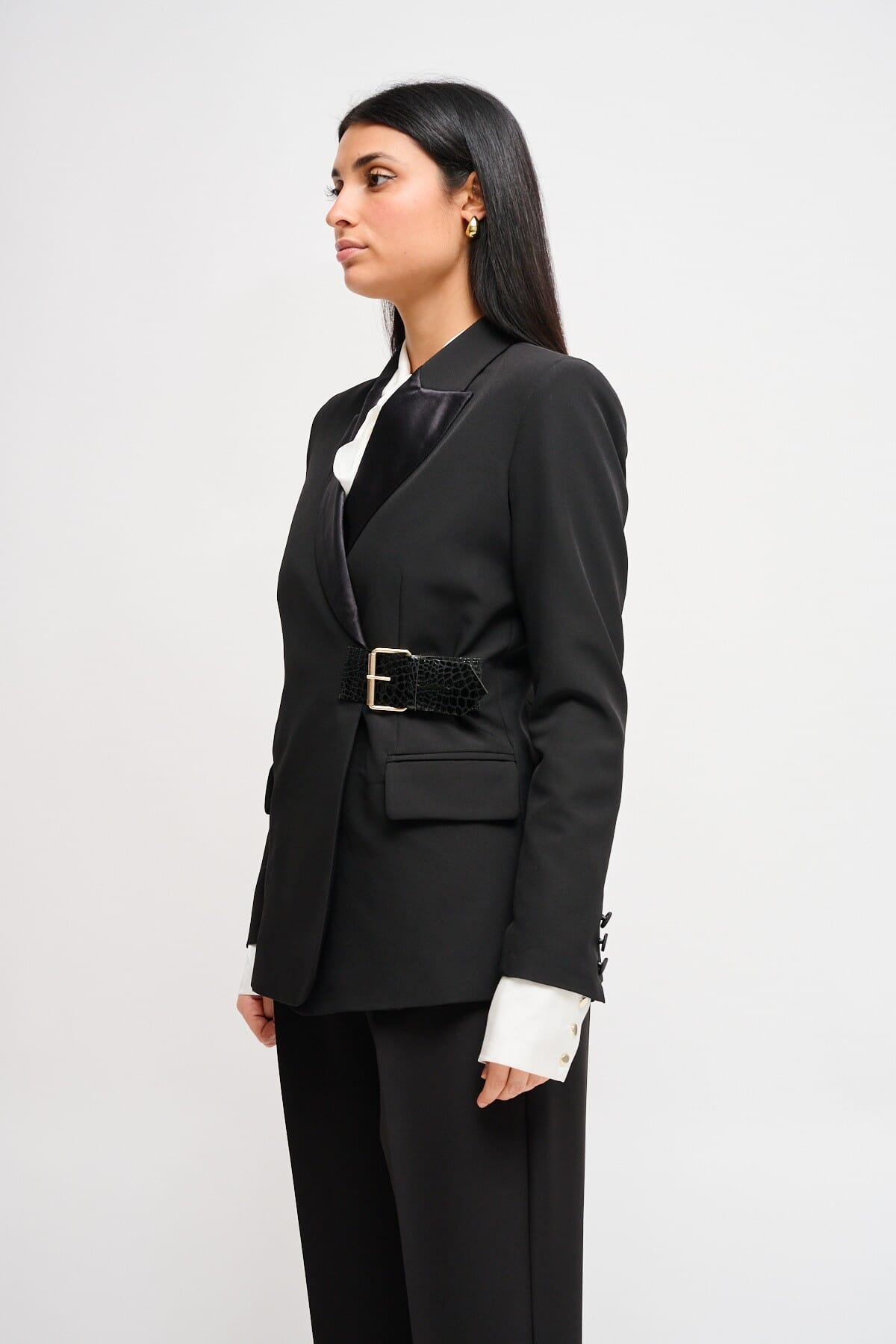 Giacca Con Rever In Raso E Dettaglio Cintura Maryley