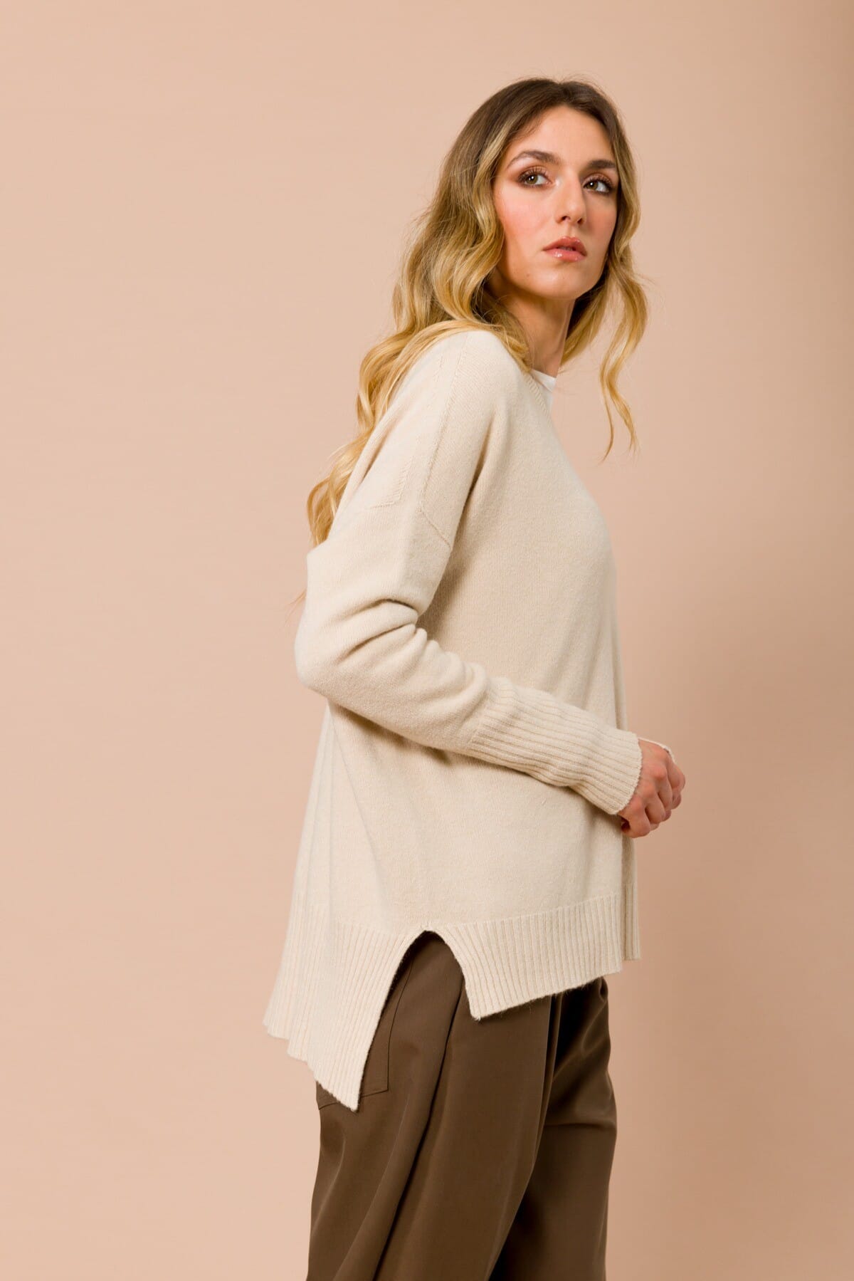 Maglia Oversize Con Scollo V E Spacchi Laterali Maryley