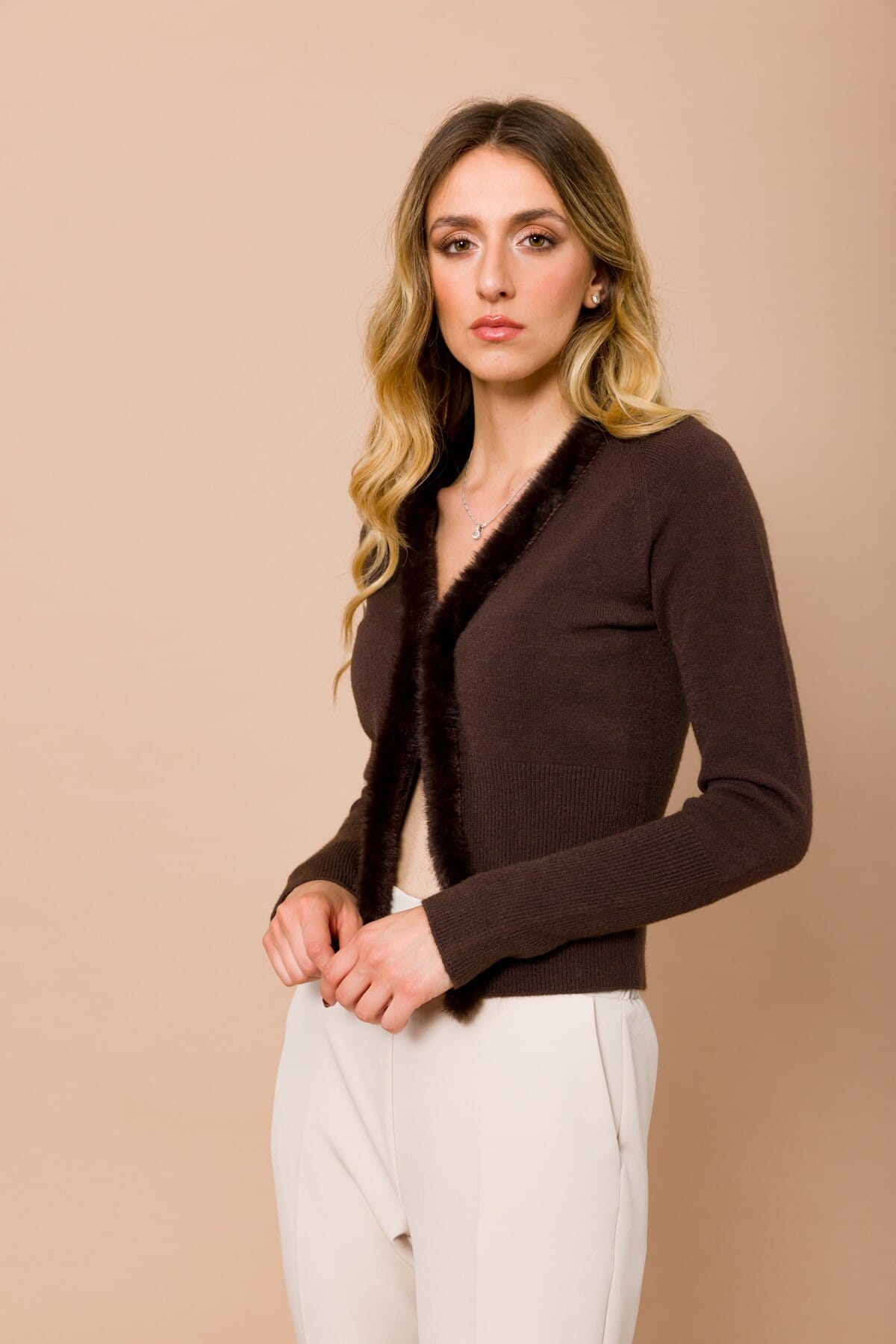 Cardigan Corto Con Profili In Ecopelliccia Maryley