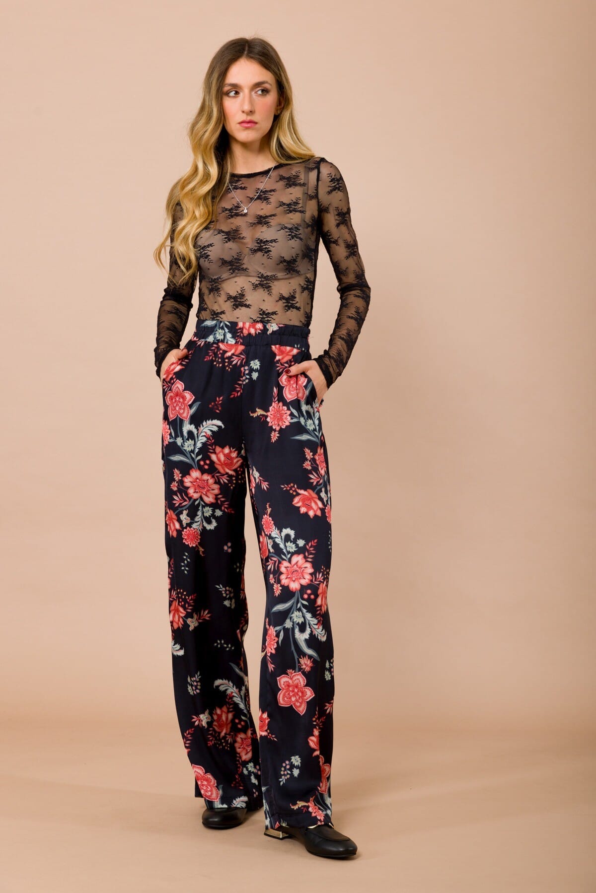 Blusa In Pizzo Girocollo Slim Fit Manica Lunga Maryley