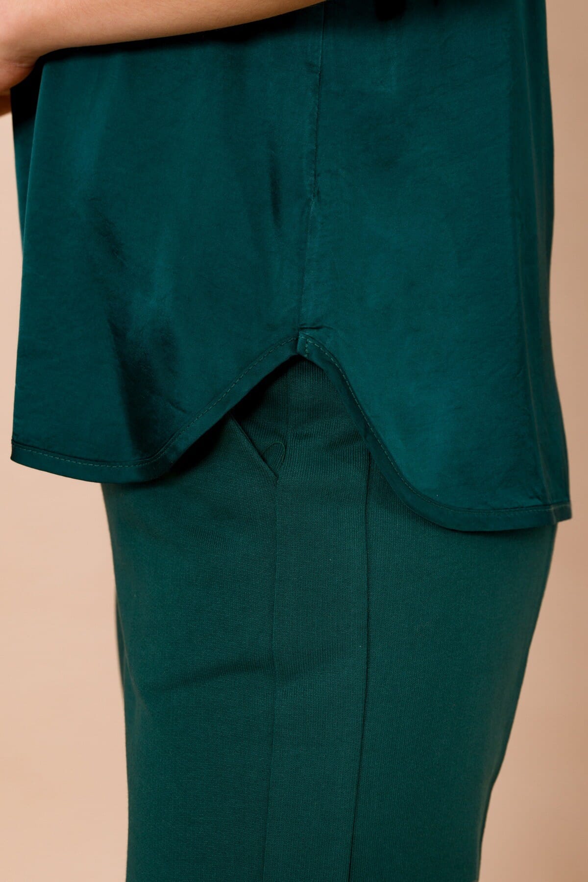 Top Scollo V In Raso Di Viscosa Maryley