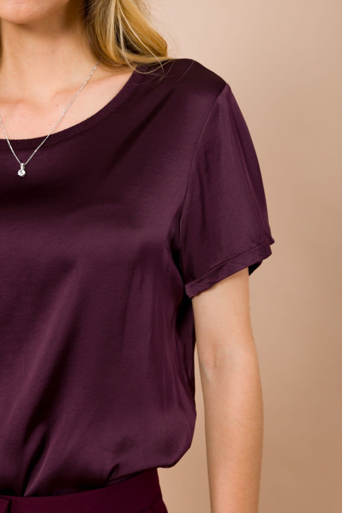 T-Shirt Girocollo A Manica Corta In Raso Di Viscosa Maryley