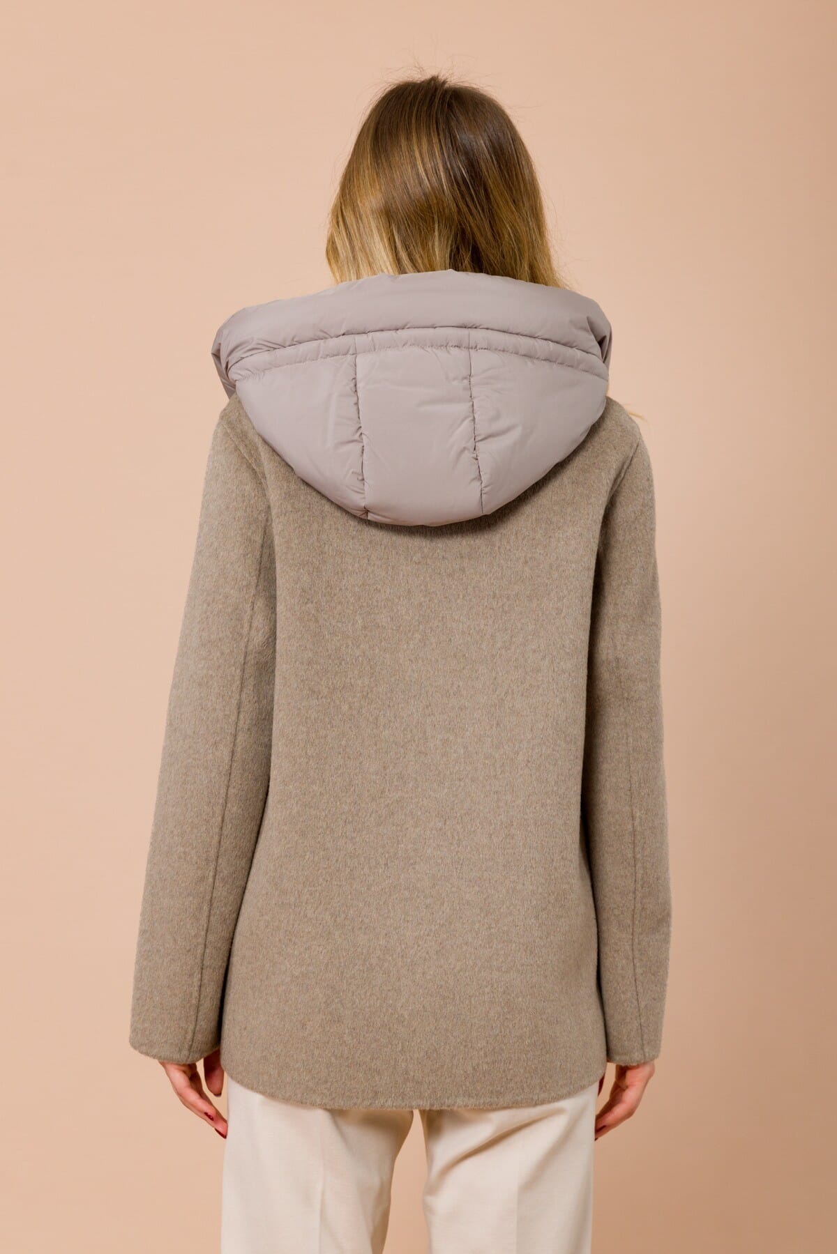Cappotto Corto Doppiopetto Con Ecopiumino Abbinato Con Cappuccio Maryley
