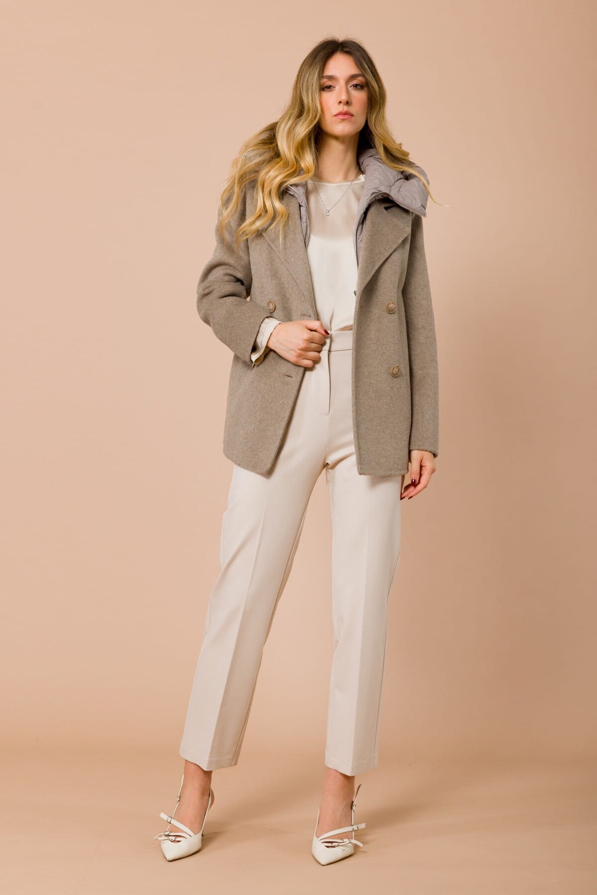 Cappotto Corto Doppiopetto Con Ecopiumino Abbinato Con Cappuccio Maryley