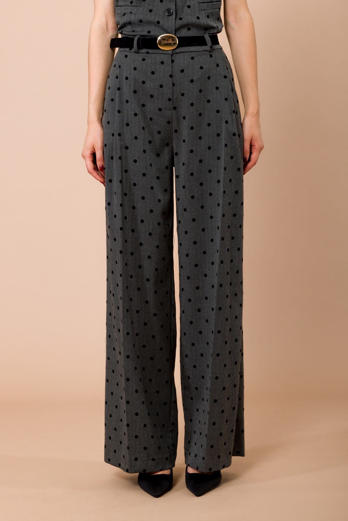 Pantalone Palazzo Con Pois Floccato. Pieghe Sul Davanti E Cintura In Vita Maryley