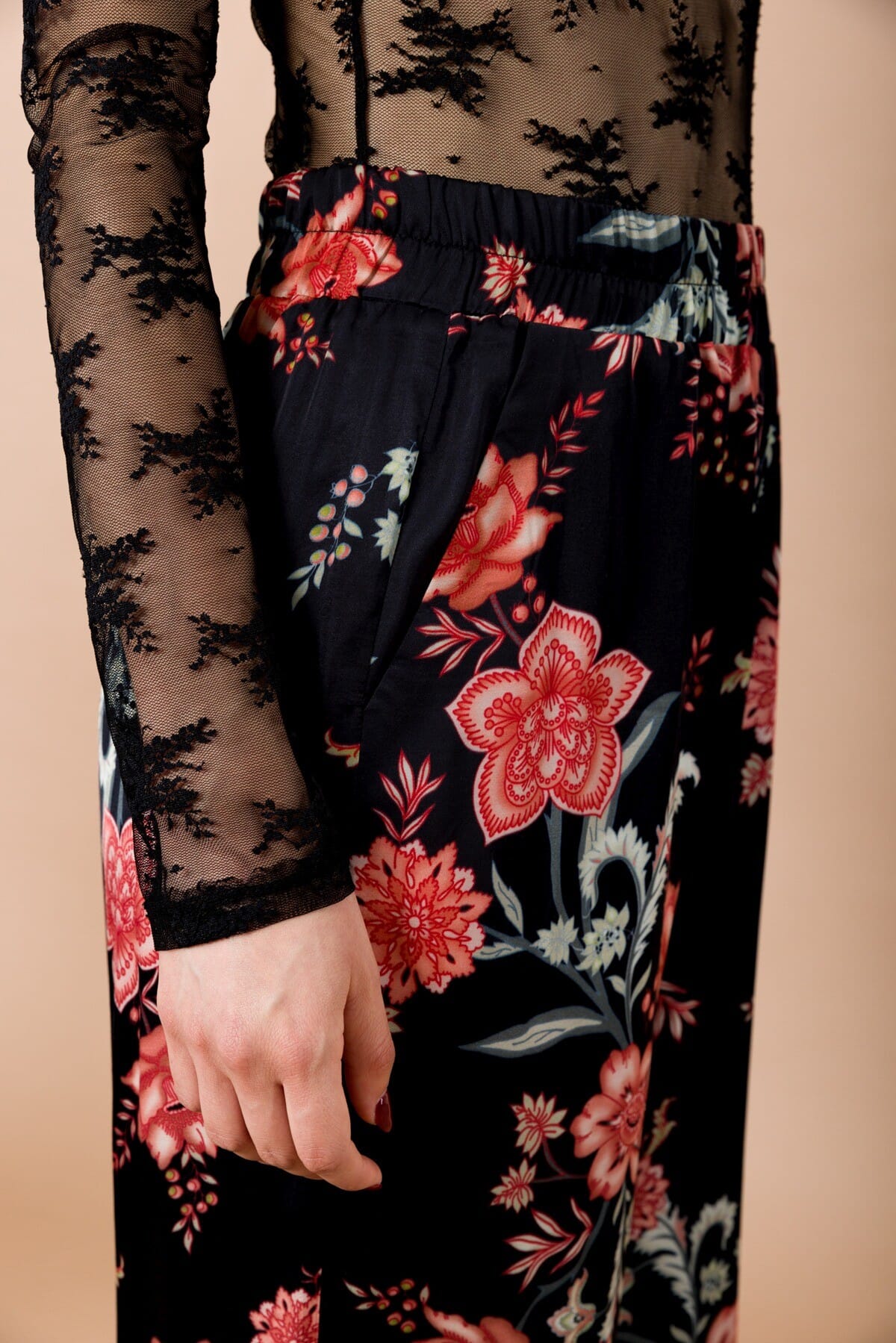 Pantalone Dritto Con Elastico In Vita In Raso Di Viscosa Fantasia Maryley