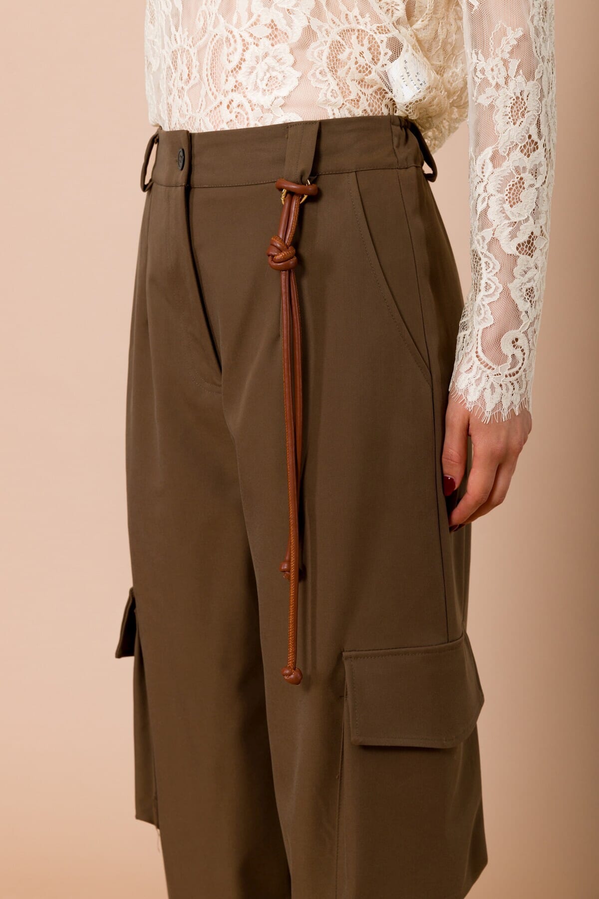 Pantalone Cargo Con Elastico In Vita Nel Retro E Charms Sul Davanti Maryley