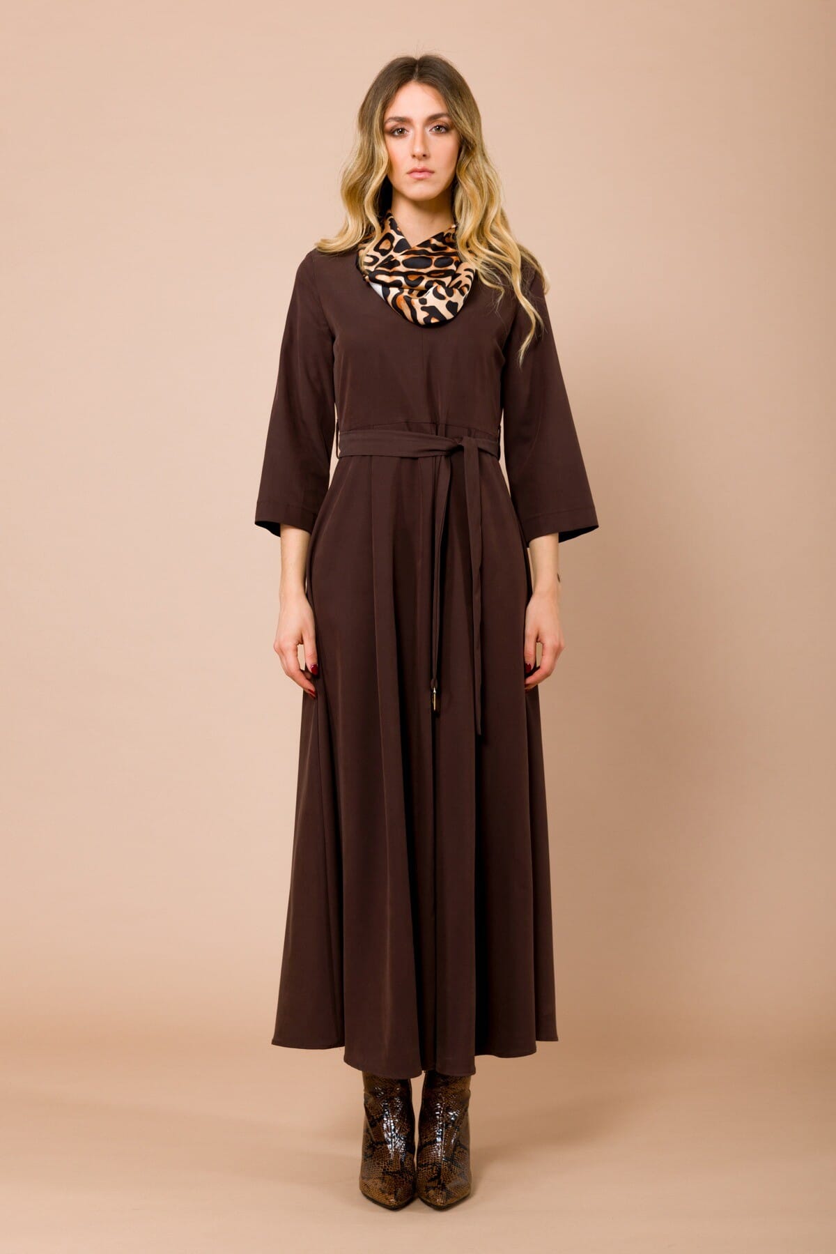 Abito Lungo Con Manica A 3/4. Cintura In Vita E Foulard Abbinato Maryley