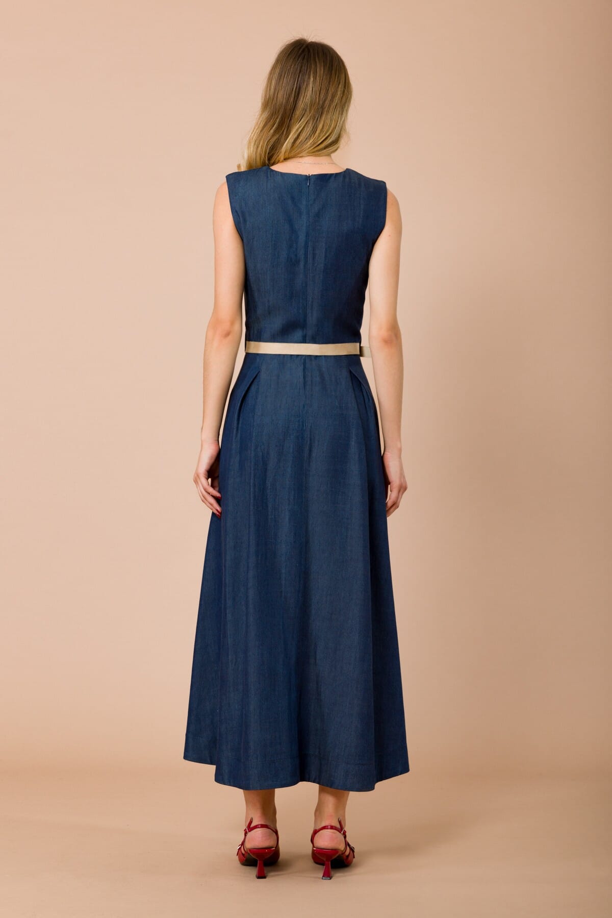 Abito Lungo Smanicato Con Cintura In Vita E Gonna Svasata Maryley