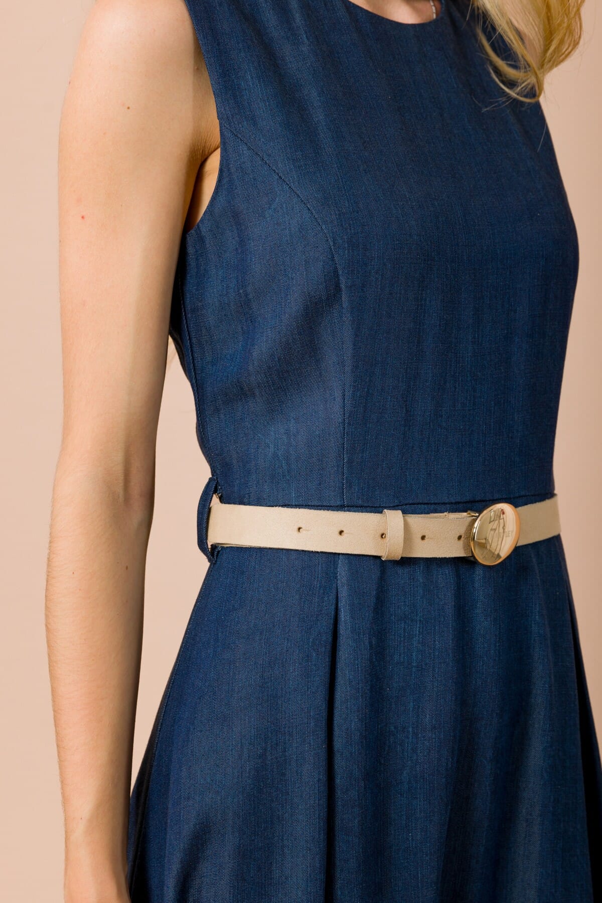 Abito Lungo Smanicato Con Cintura In Vita E Gonna Svasata Maryley