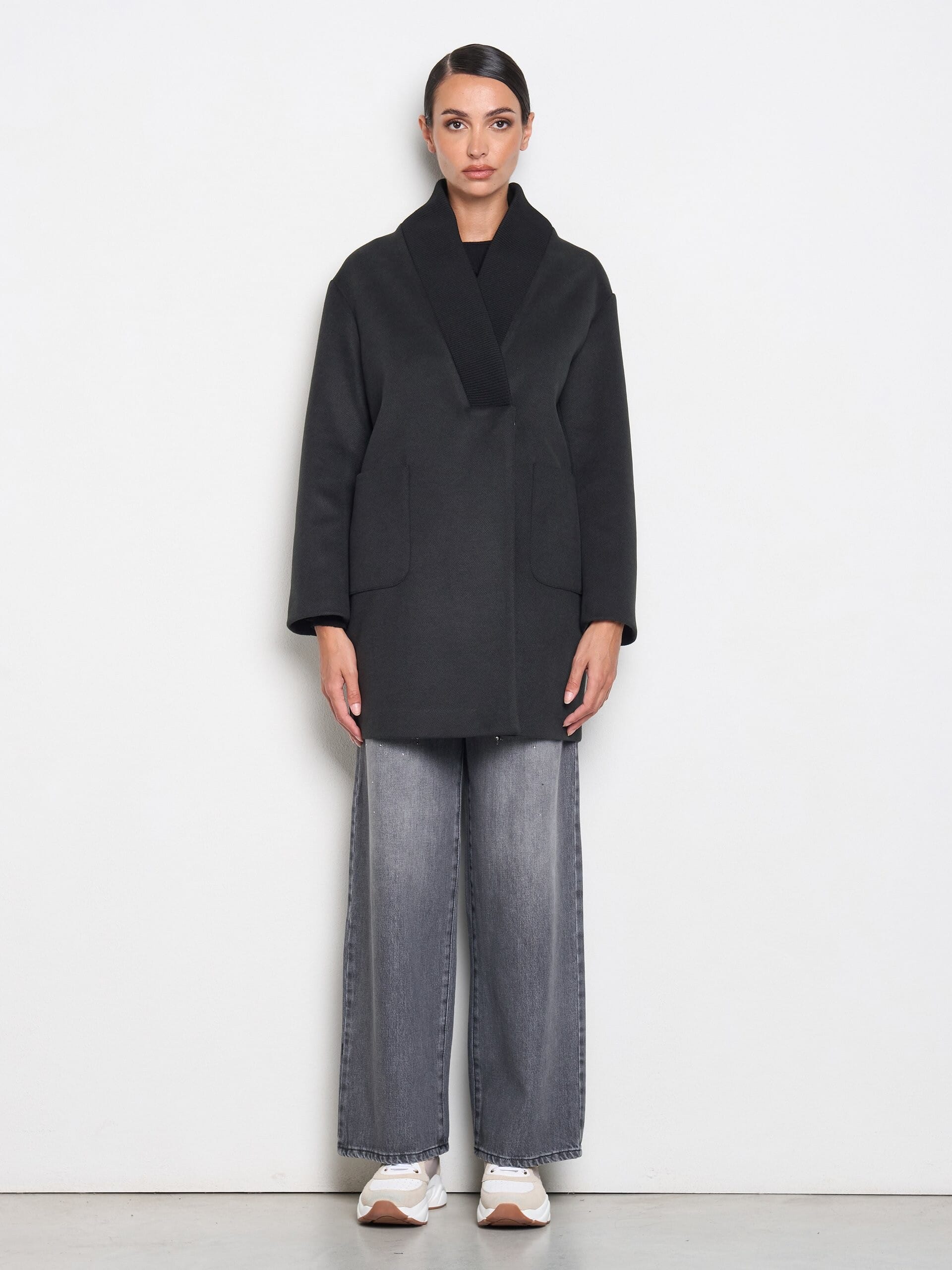 Cappotto Medio Ad Ovetto In Velour Con Scollo In Maglia Rinascimento