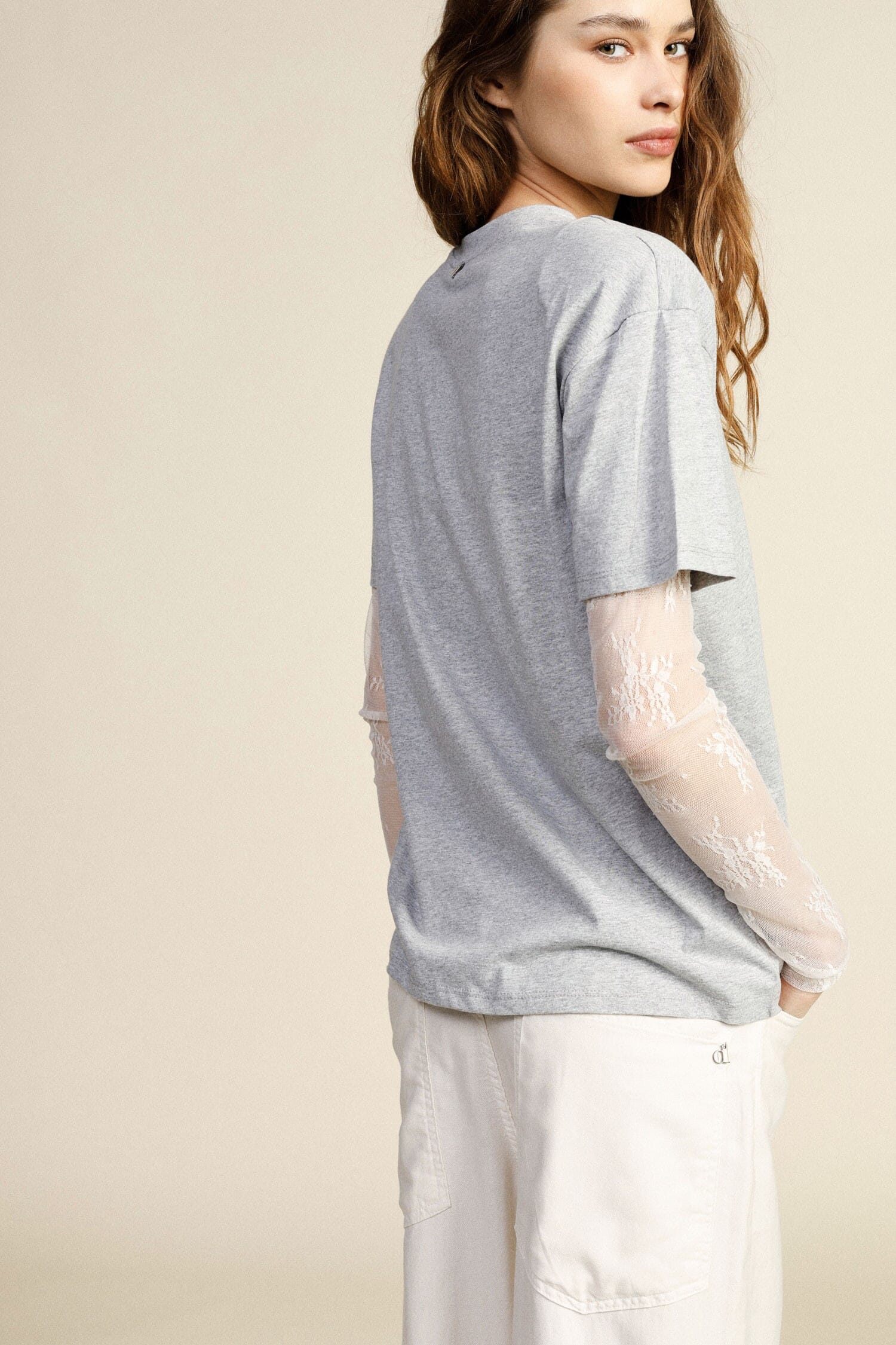 T-Shirt Girocollo Con Maniche Lunghe In Tulle Ricamato Dixie