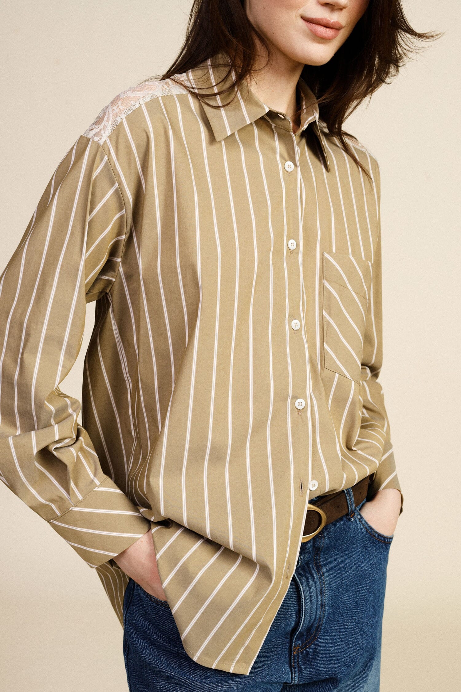 Chemise rayée avec poche et épaules en dentelle Dixie