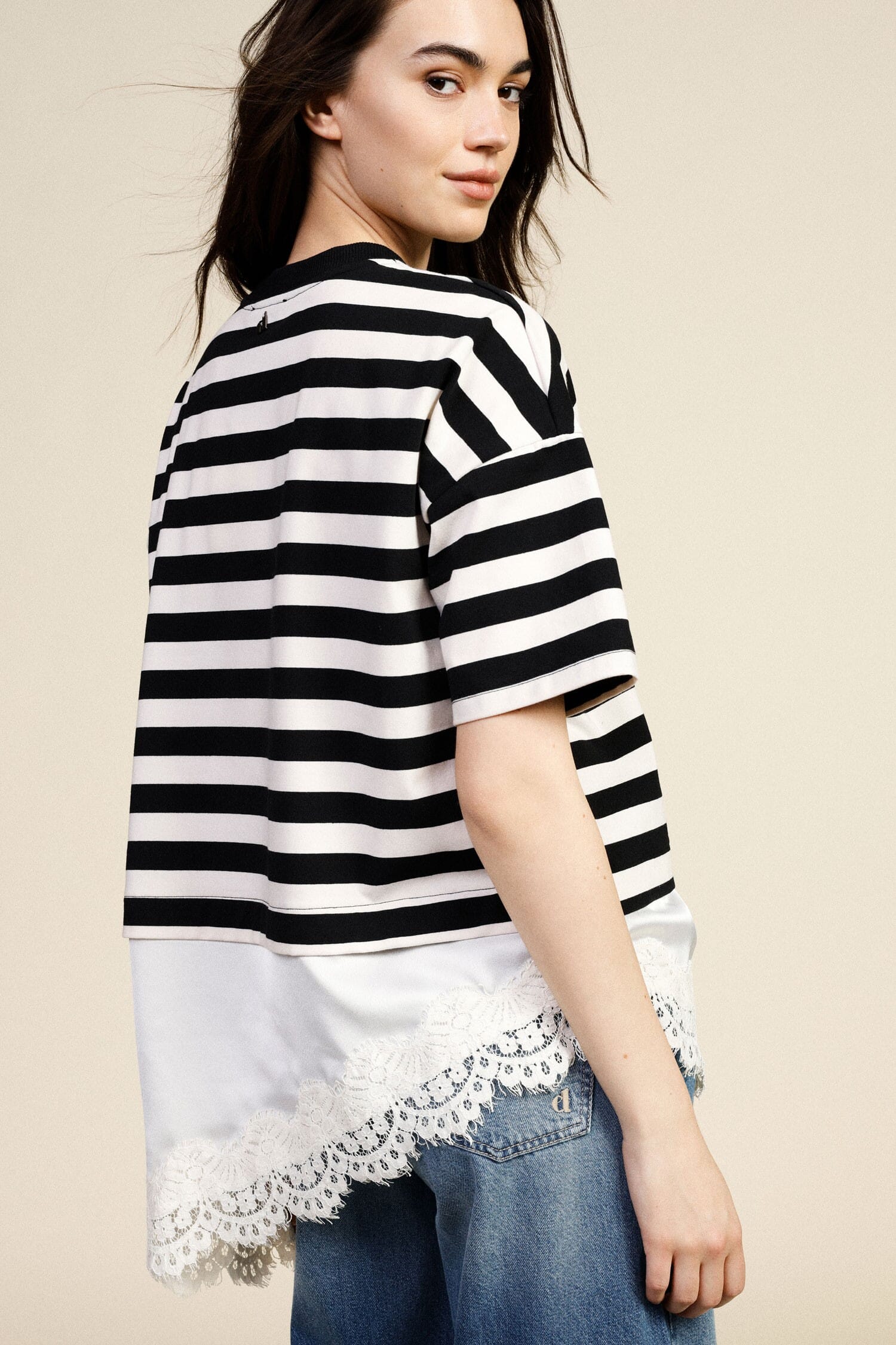 T-Shirt rayé avec lettrage et bordure asymétrique Dixie