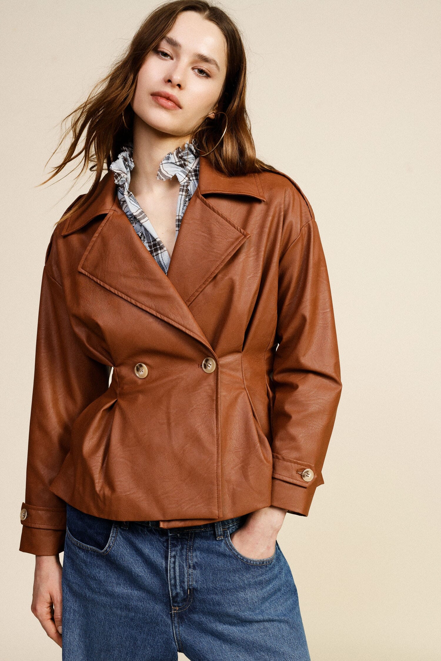 Short Double-breasted Blazer With Buttons And Wide Revers Dixie