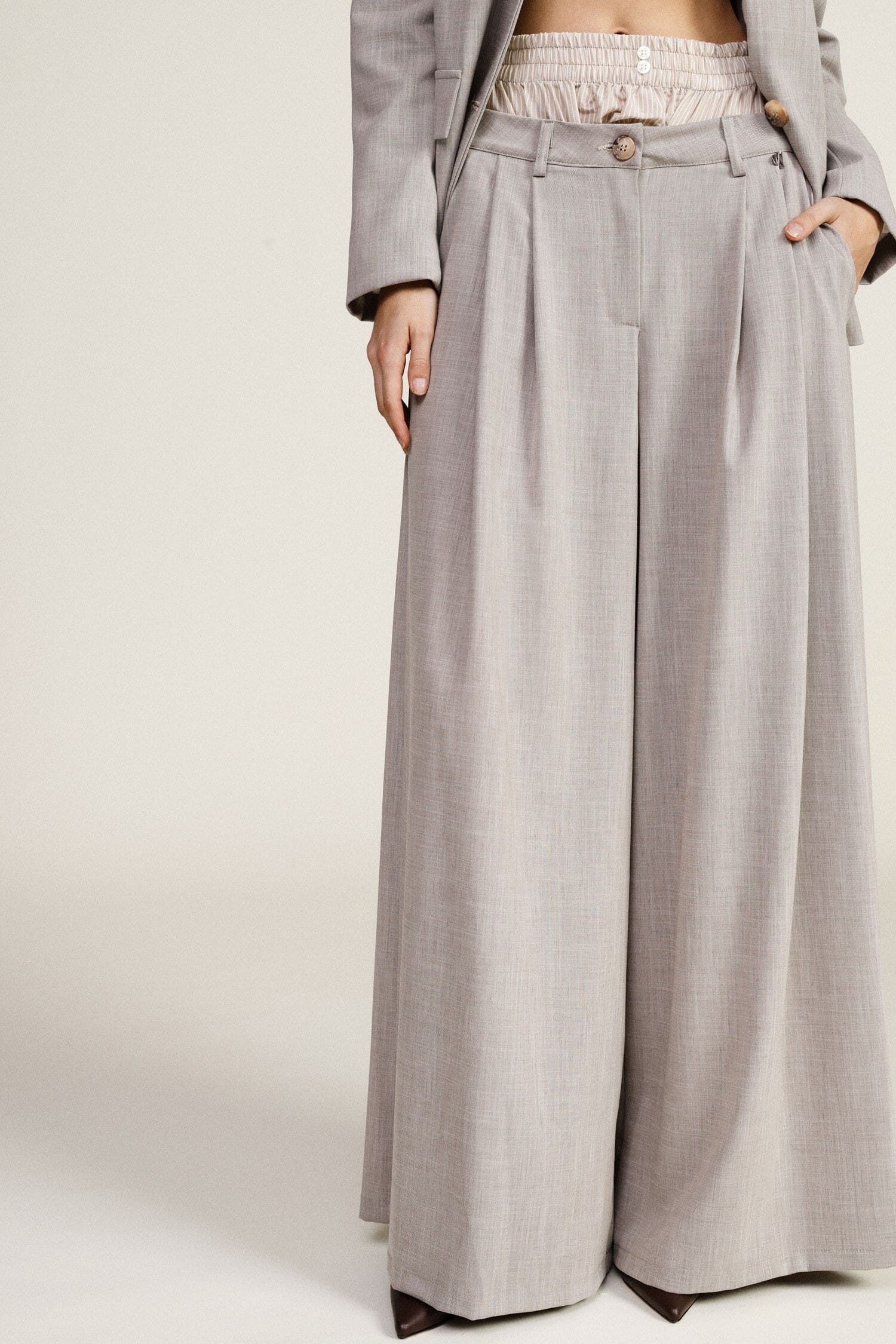 Palace Trousers With Pleats And Elasticated Waistband Dixie