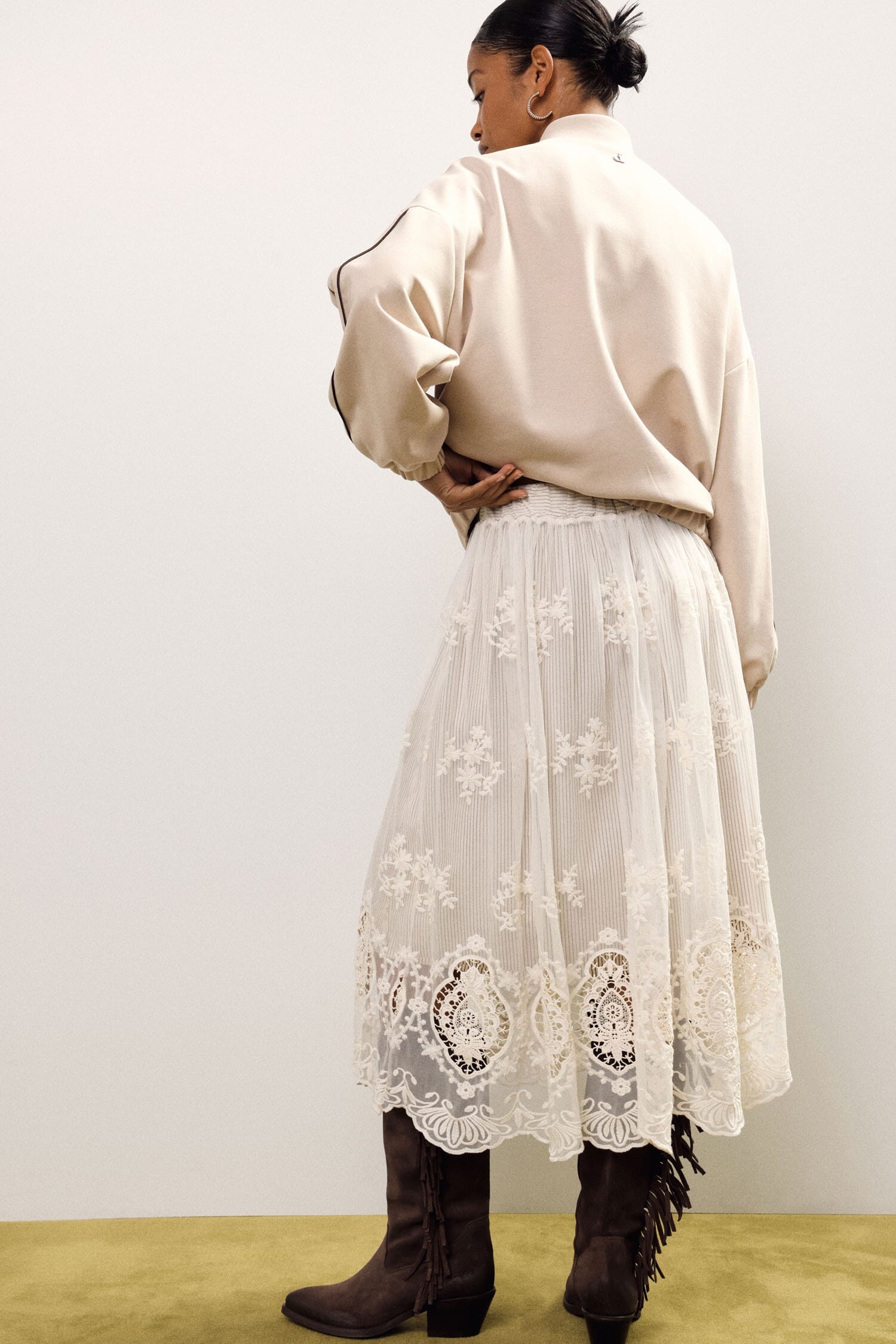 Jupe midi plissée avec broderie florale Dixie