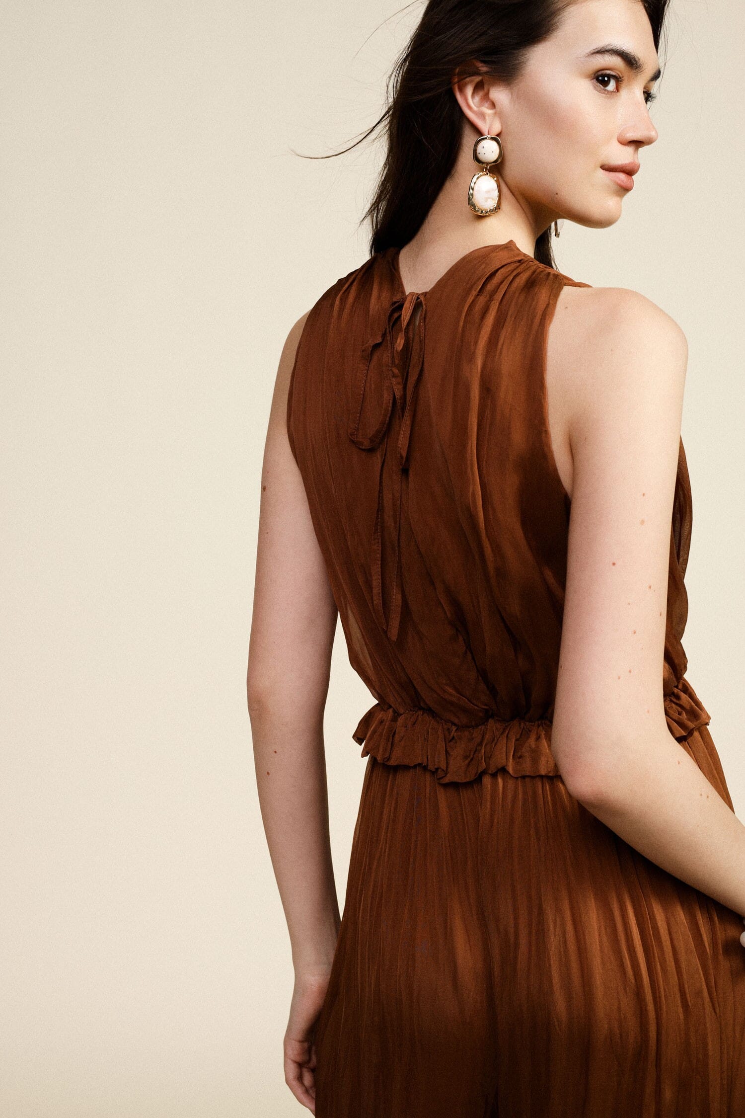 Sleeveless Jumpsuit With V-Neck And Curled Waist Dixie