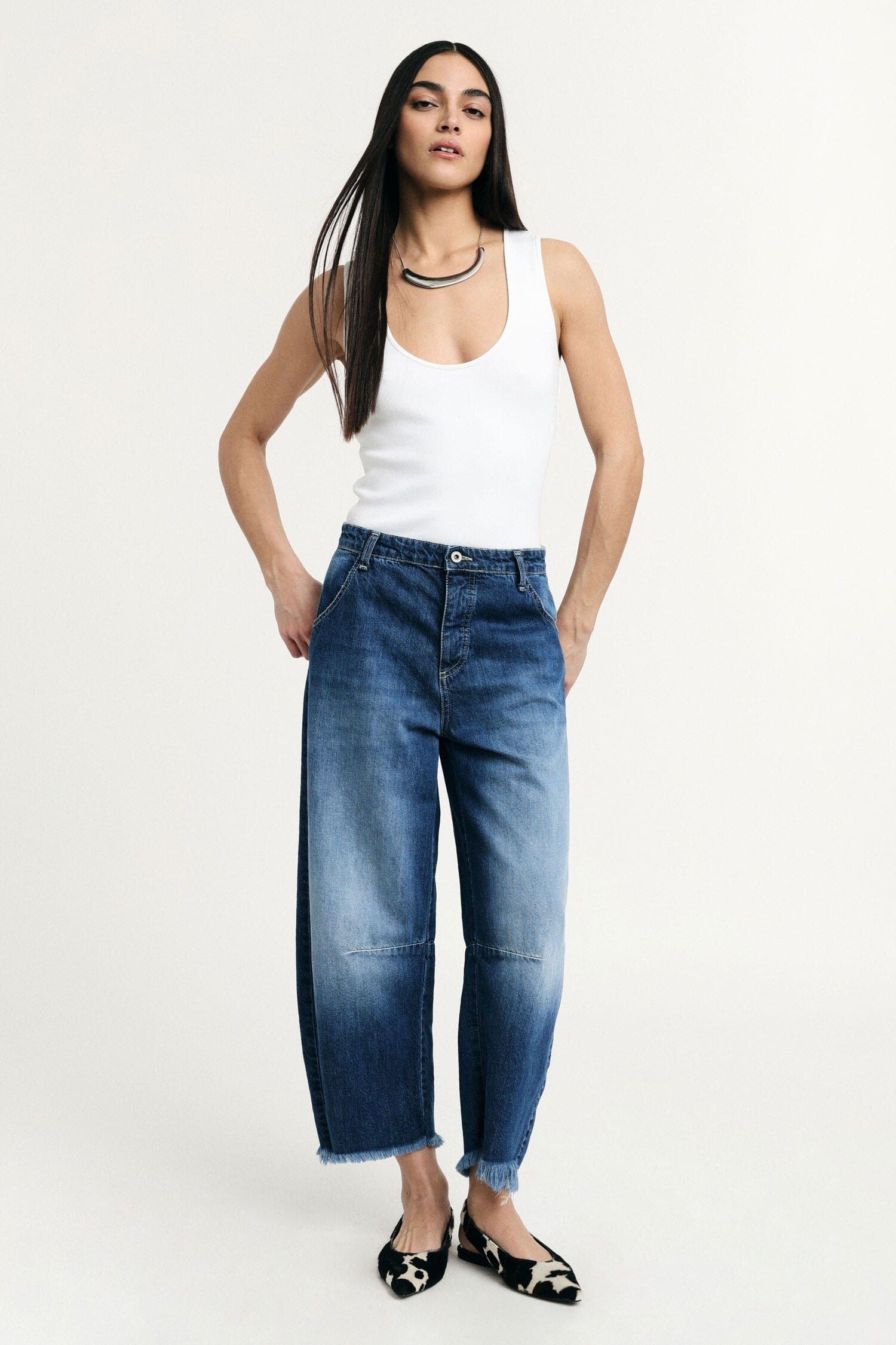 Baloon Fit Jeans With Frayed Bottom Please