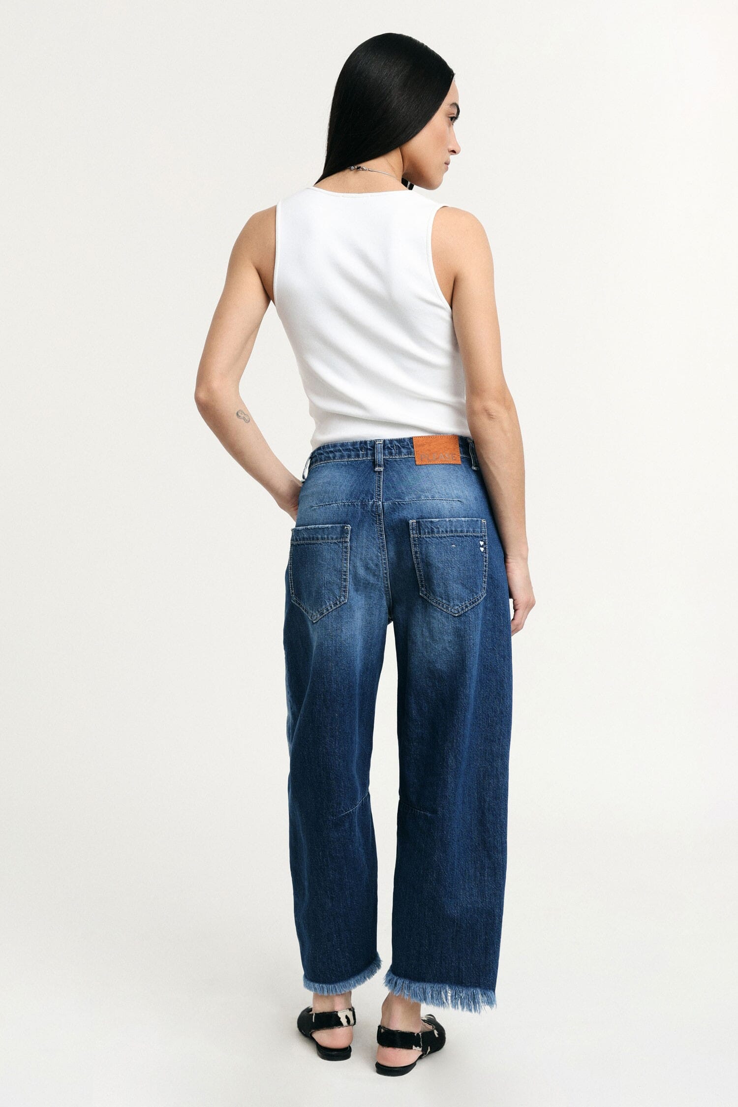 Baloon Fit Jeans With Frayed Bottom Please