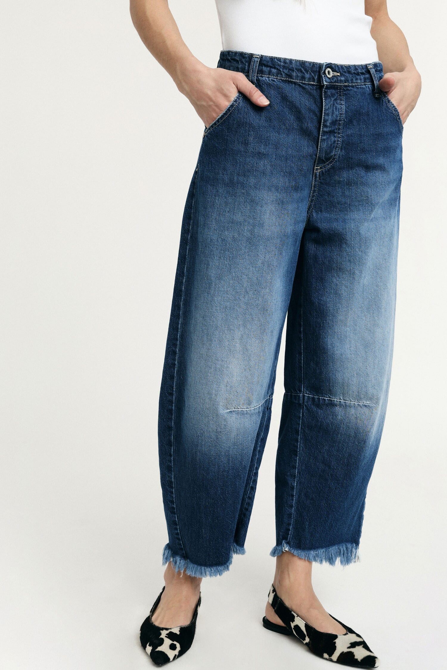Baloon Fit Jeans With Frayed Bottom Please