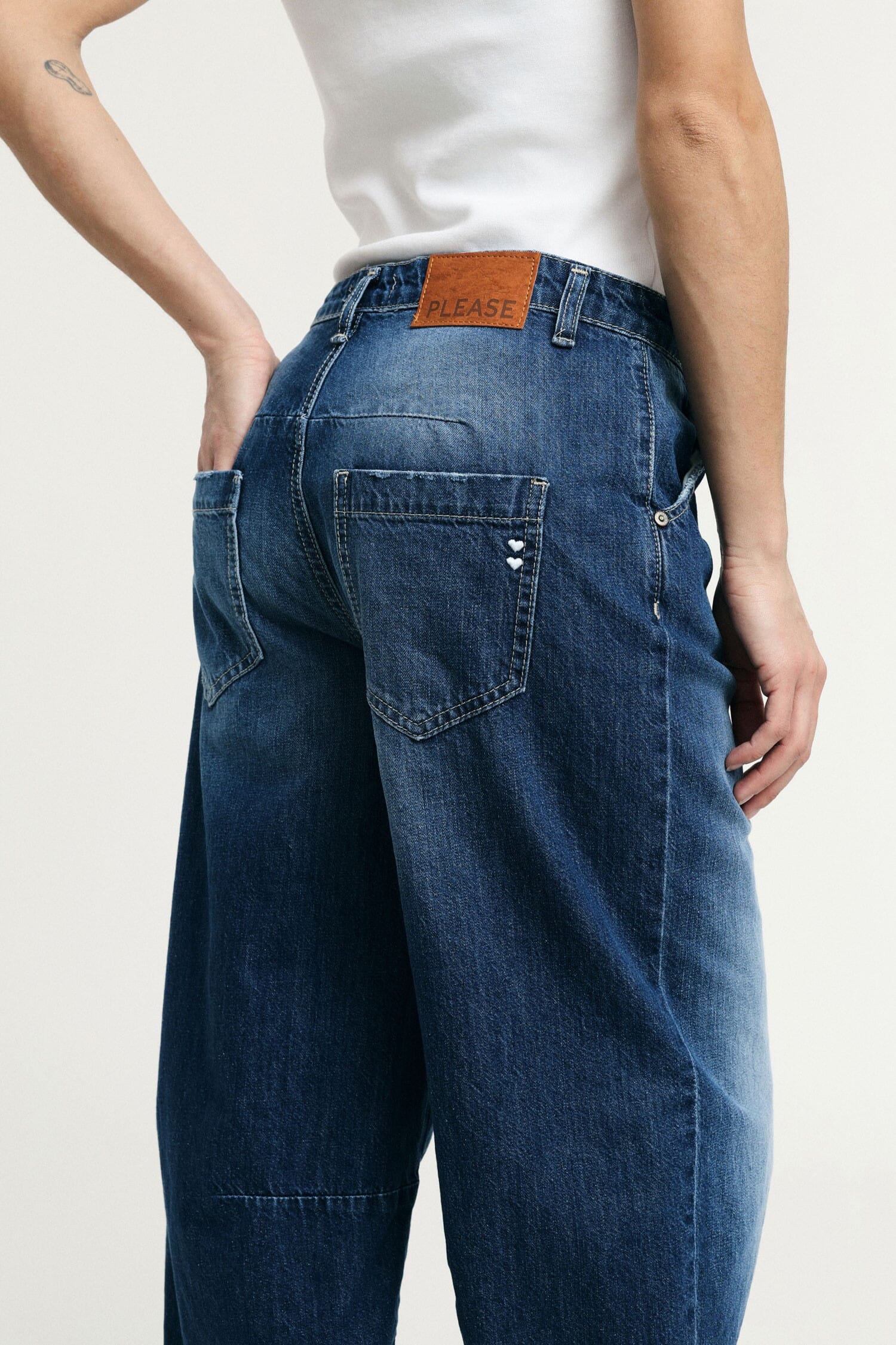 Baloon Fit Jeans With Frayed Bottom Please